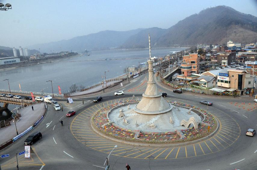 2017 화천산천어축제 원형 로타리 전경 의 사진