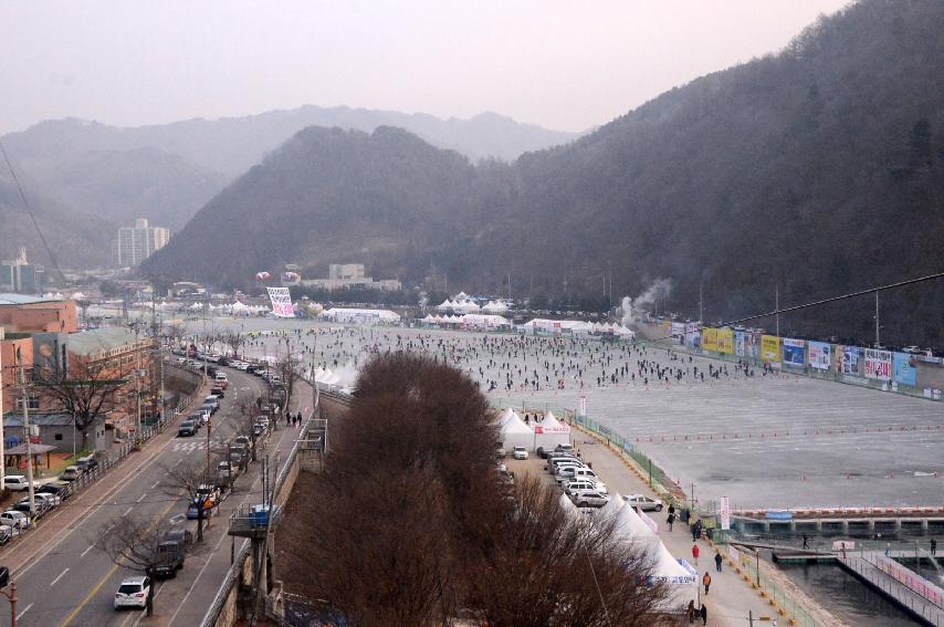 2017 화천산천어축제 원형 로타리 전경 의 사진