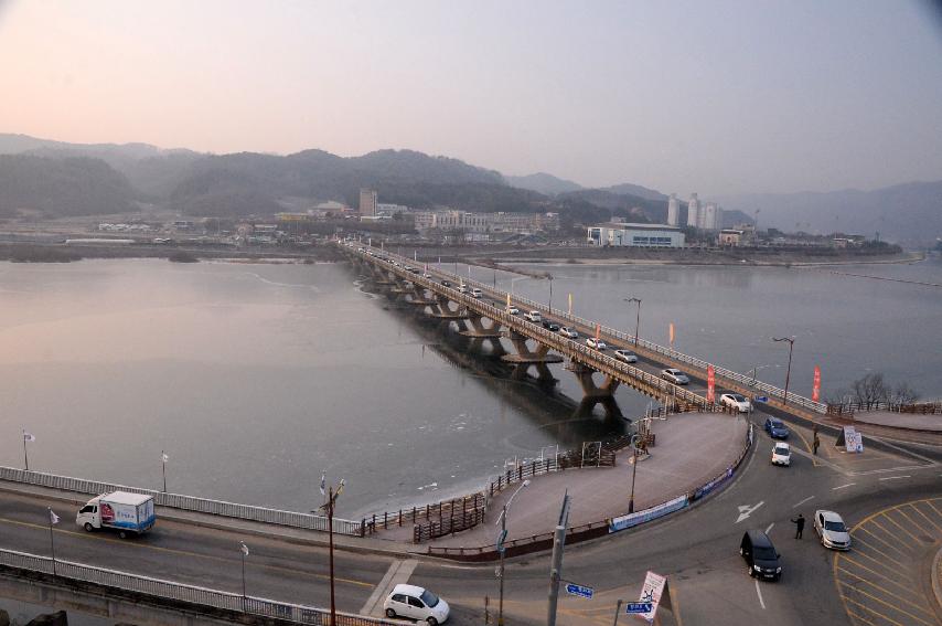 2017 화천산천어축제 원형 로타리 전경 의 사진