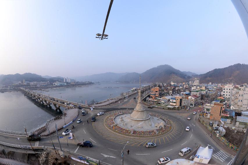 2017 화천산천어축제 원형 로타리 전경 의 사진