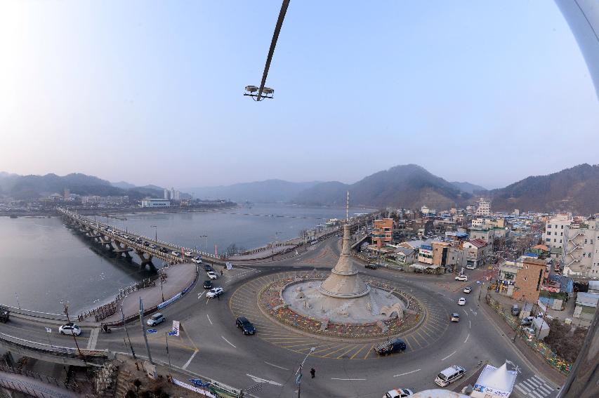 2017 화천산천어축제 원형 로타리 전경 의 사진