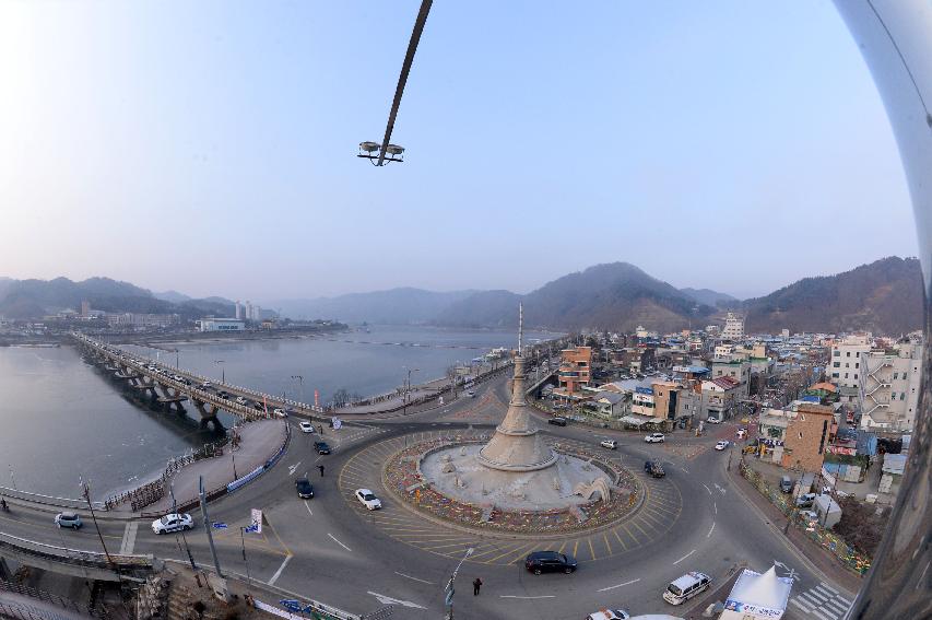 2017 화천산천어축제 원형 로타리 전경 의 사진