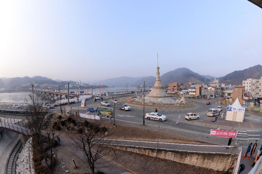 2017 화천산천어축제 원형 로타리 전경 의 사진