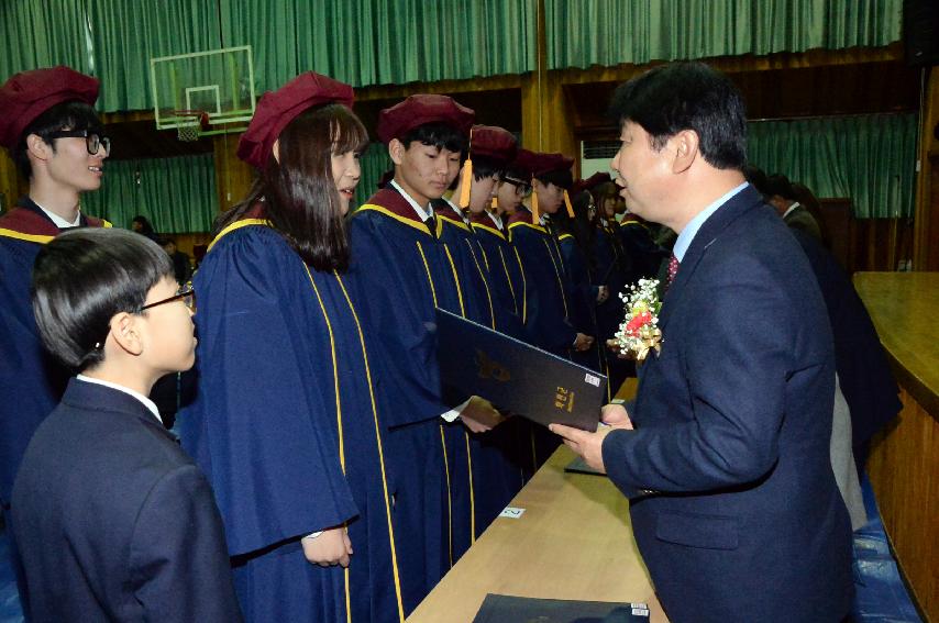 2017 간동 중 고등학교 졸업식 의 사진