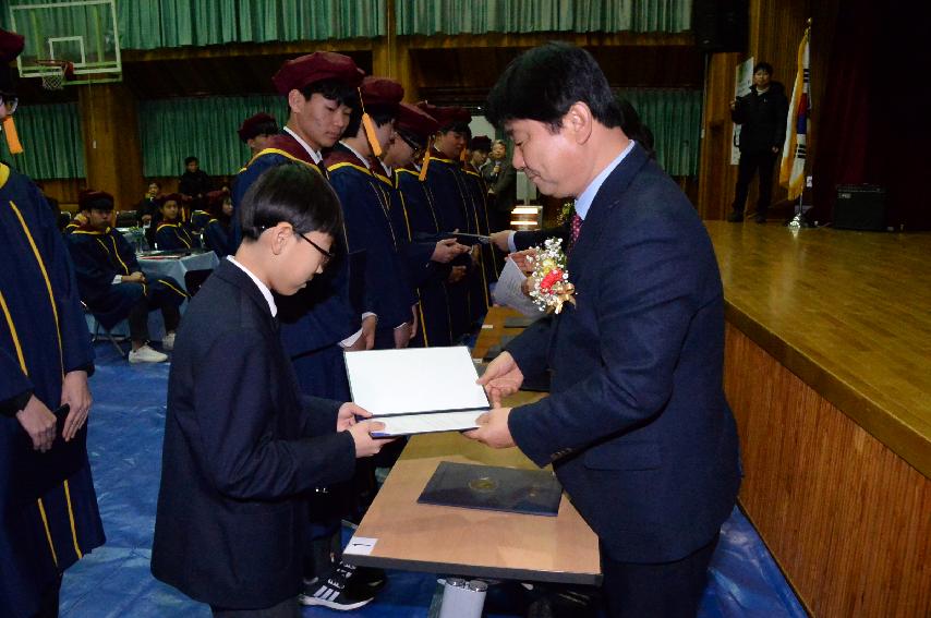 2017 간동 중 고등학교 졸업식 의 사진