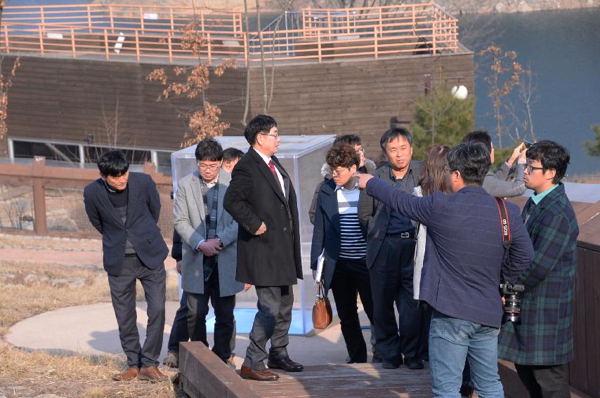 2017 수달연구센터 서식지외 보전기관 지정서 수여 현판식 의 사진