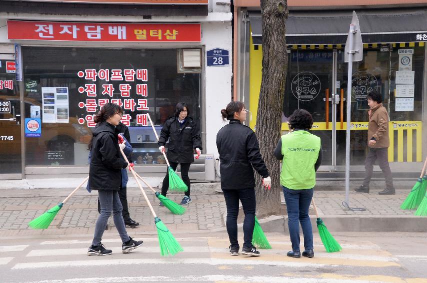 2017 화천읍 시가지 봄맞이 대청소 의 사진