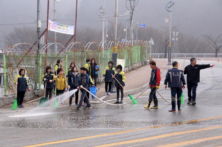 2017 화천읍 시가지 봄맞이 대청소 의 사진