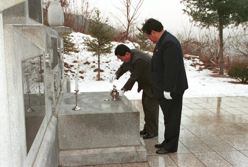 충열탑 참배 의 사진