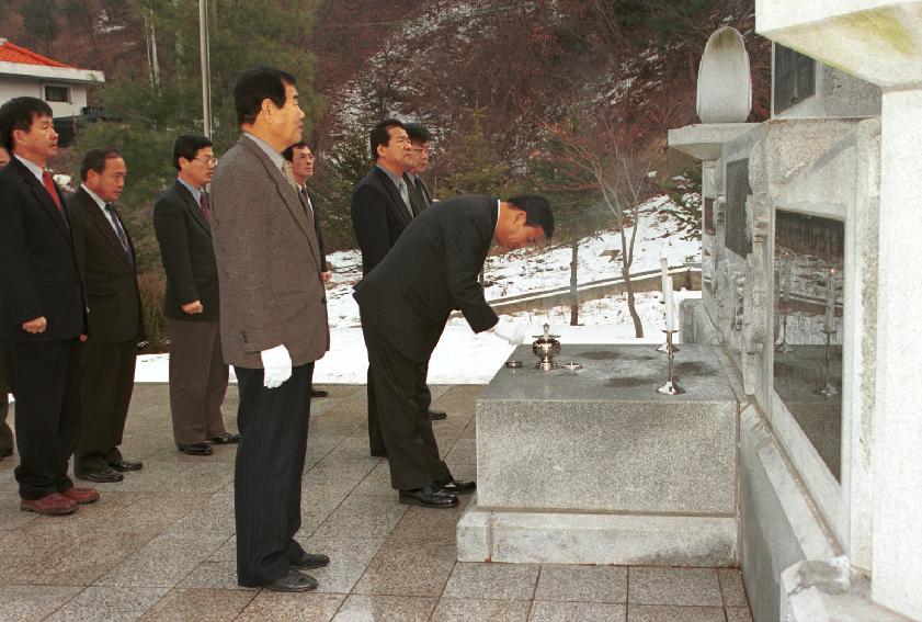 자유수호비 의 사진