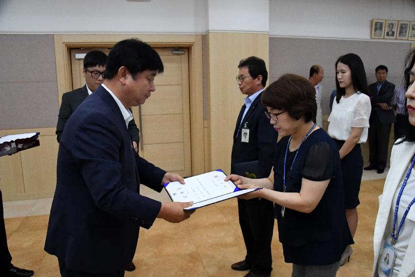 2017 화천군 인사발령자 임용장 수여식 의 사진