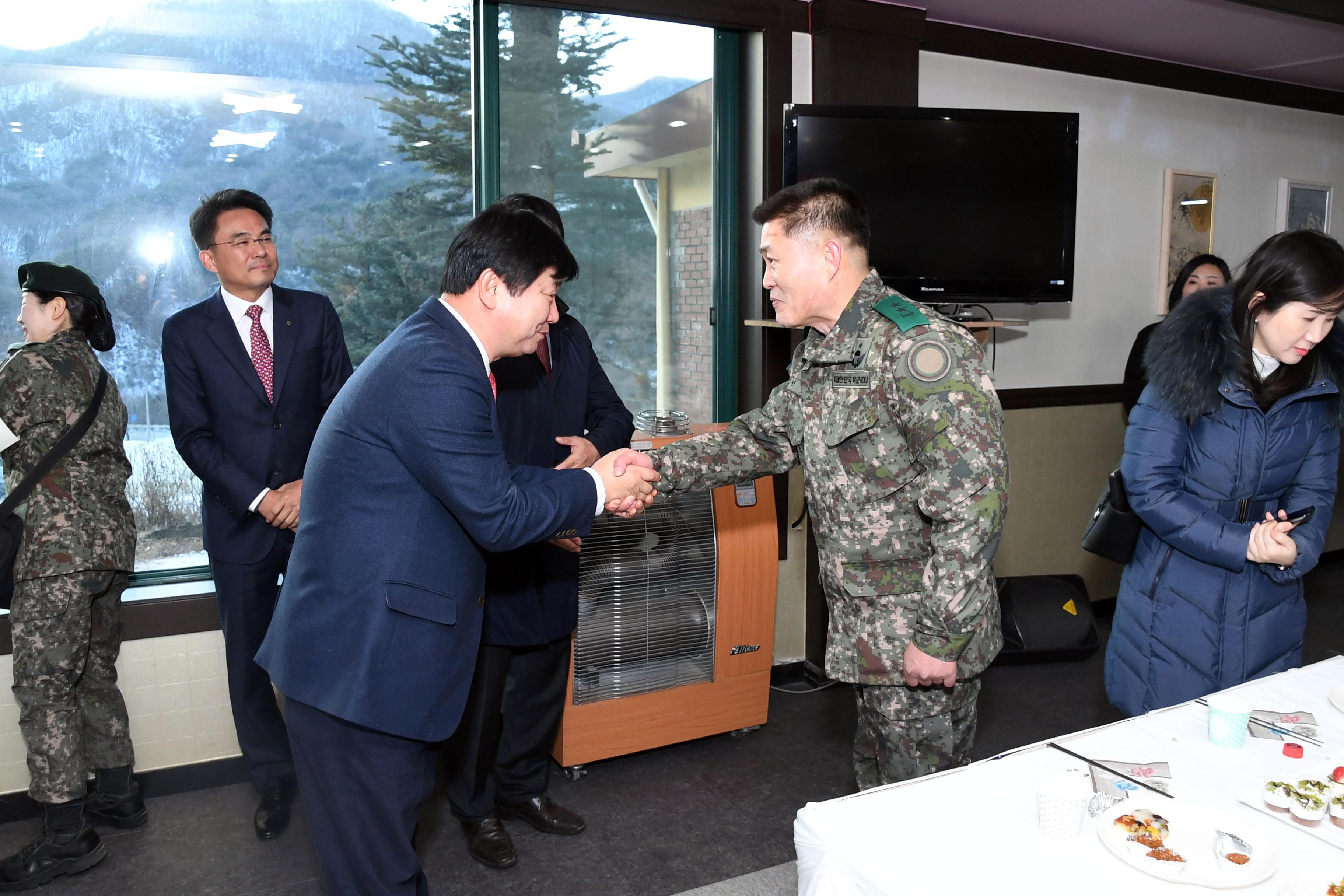 육군 제15보병사단장 이취임식 의 사진