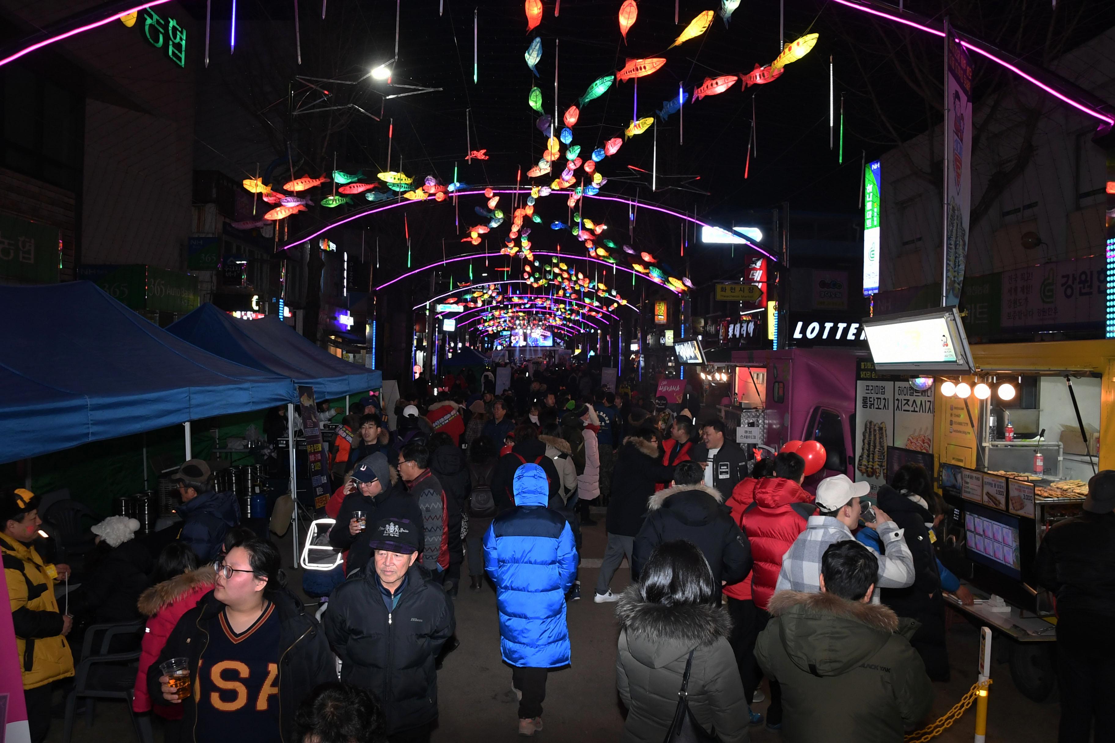 2018 화천산천어축제 선등거리 전경 의 사진