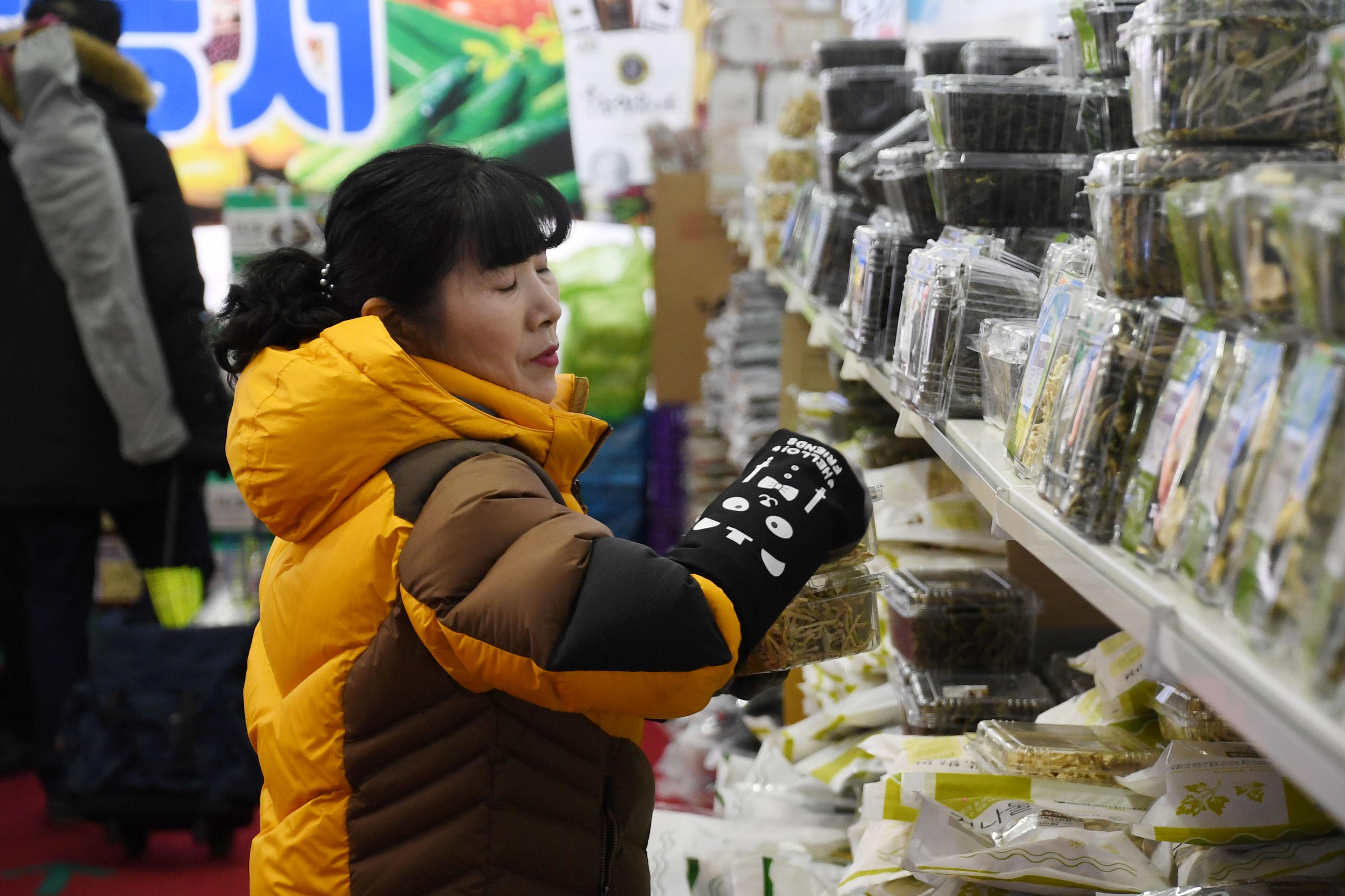 2018 화천산천어축제 농특산물 판매장 전경 의 사진