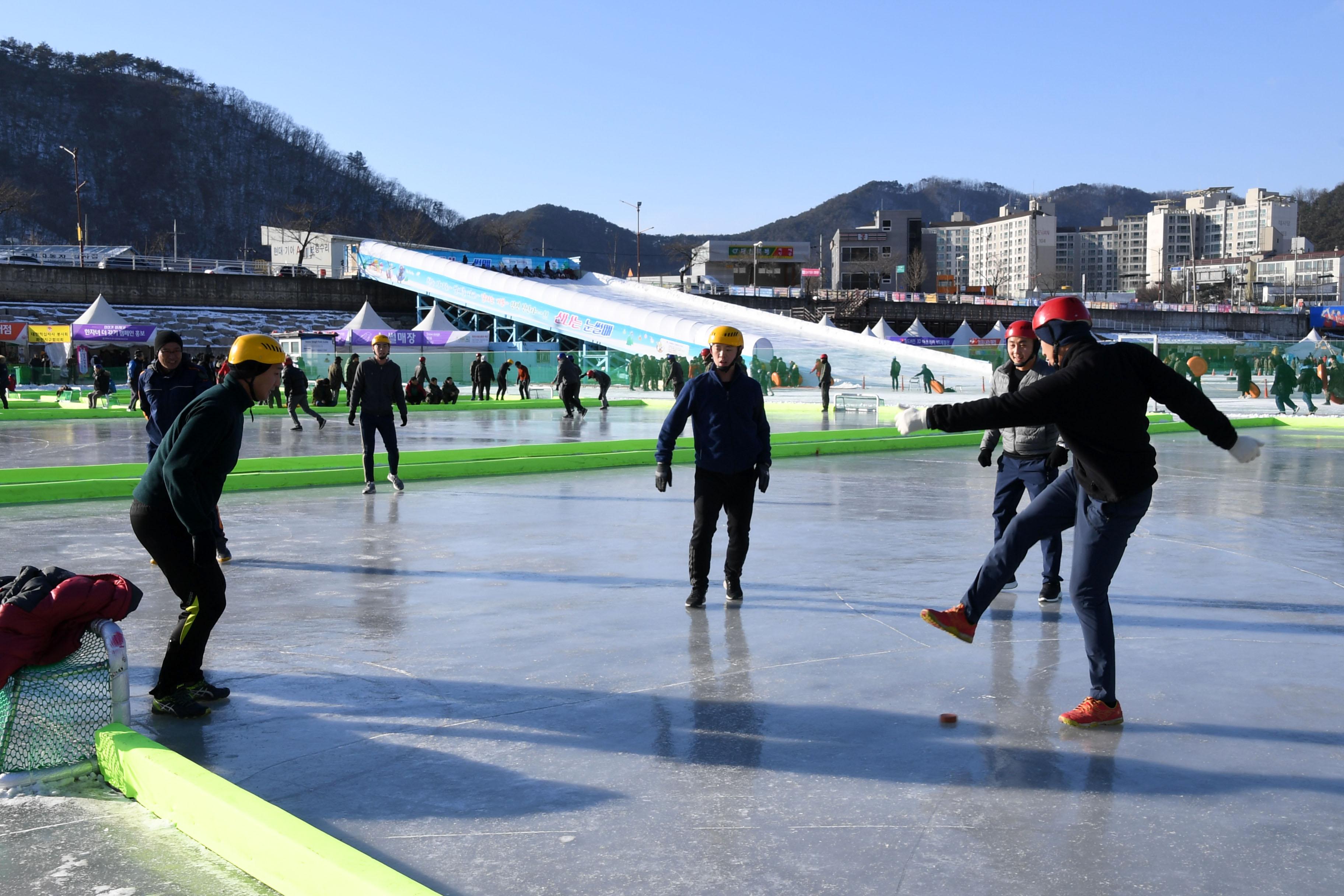 2018 화천산천어축제 얼음축구 컬링 의 사진