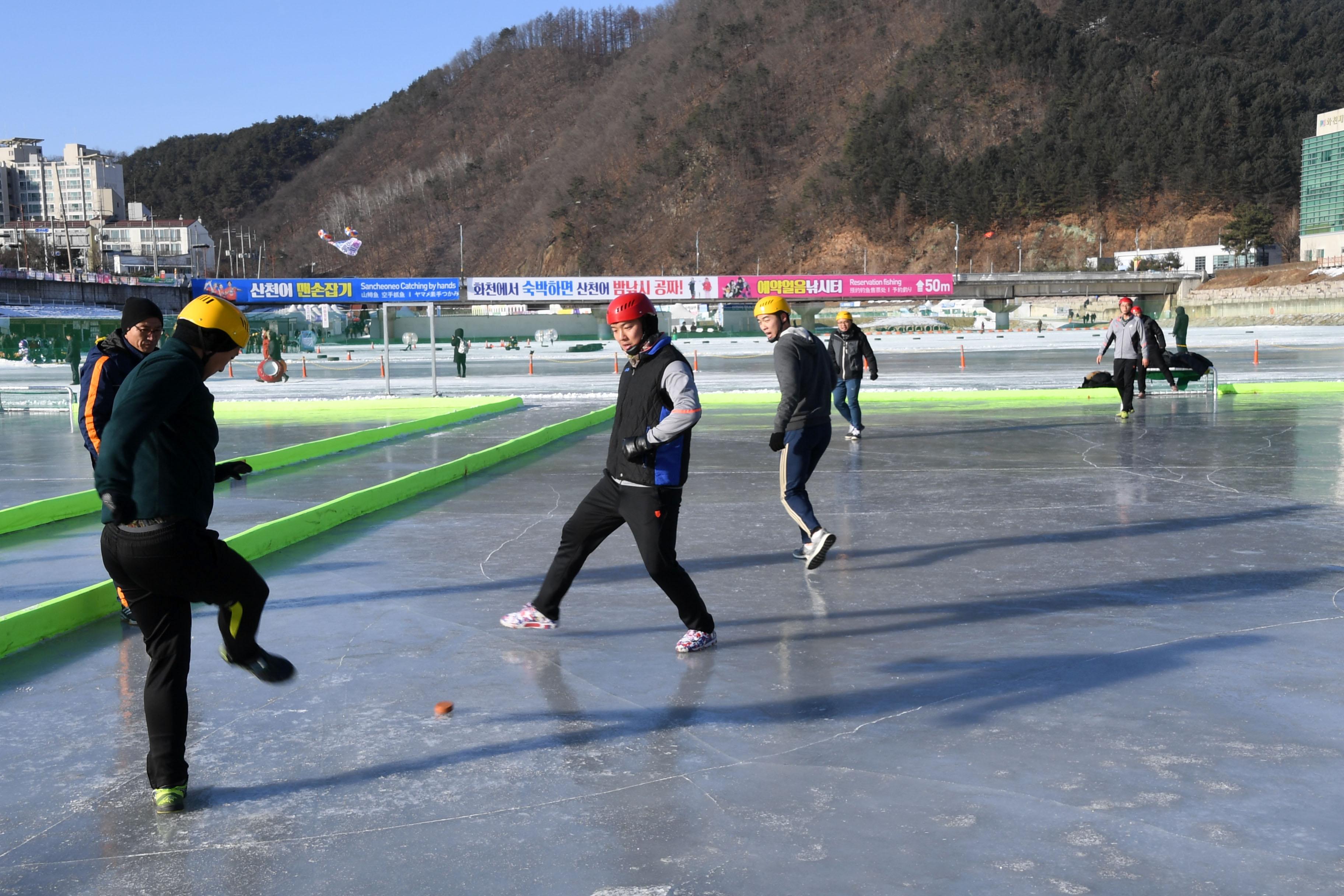 2018 화천산천어축제 얼음축구 컬링 의 사진