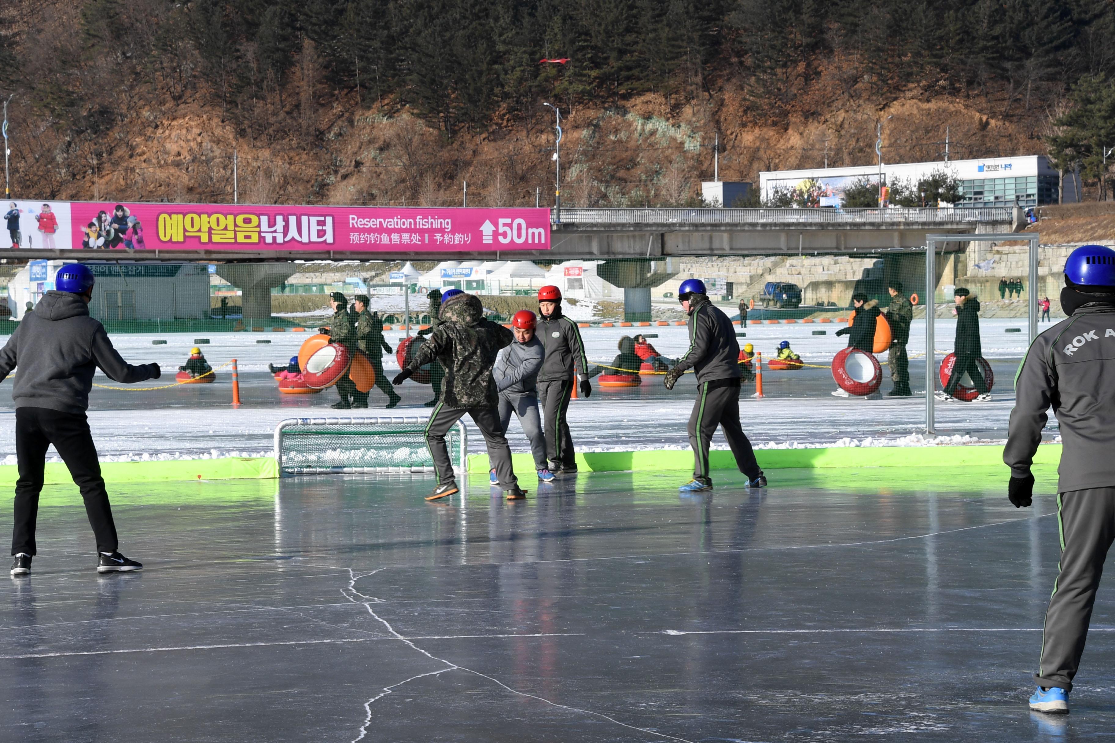 2018 화천산천어축제 얼음축구 컬링 의 사진