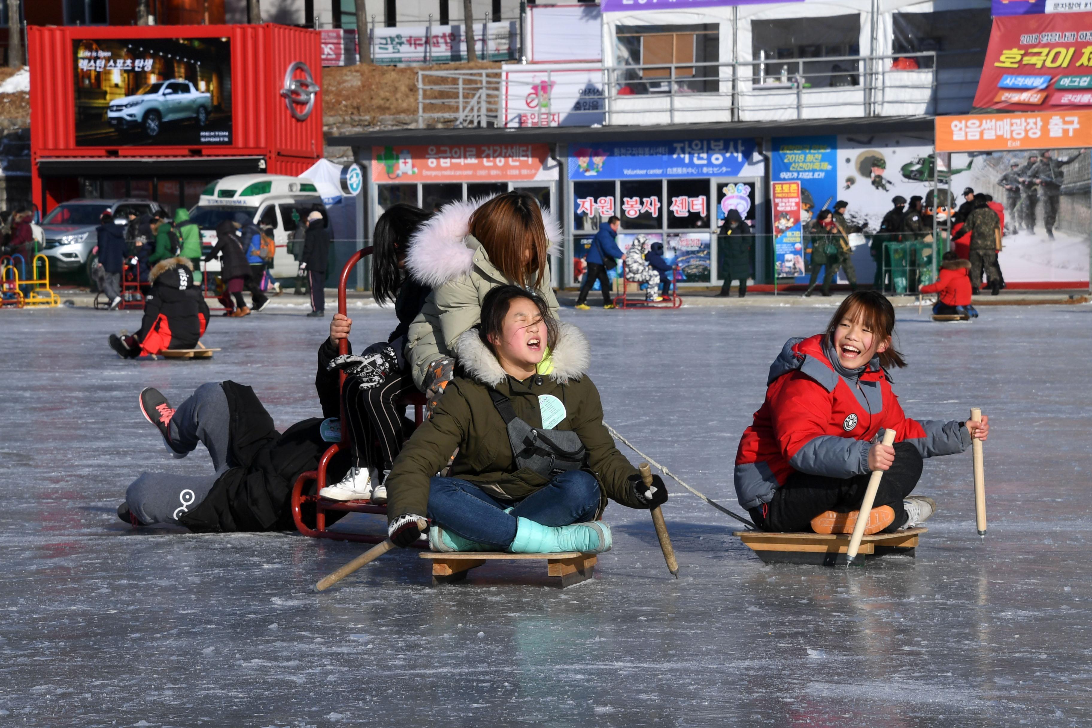 2018 화천산천어축제 얼음썰매장 전경 의 사진