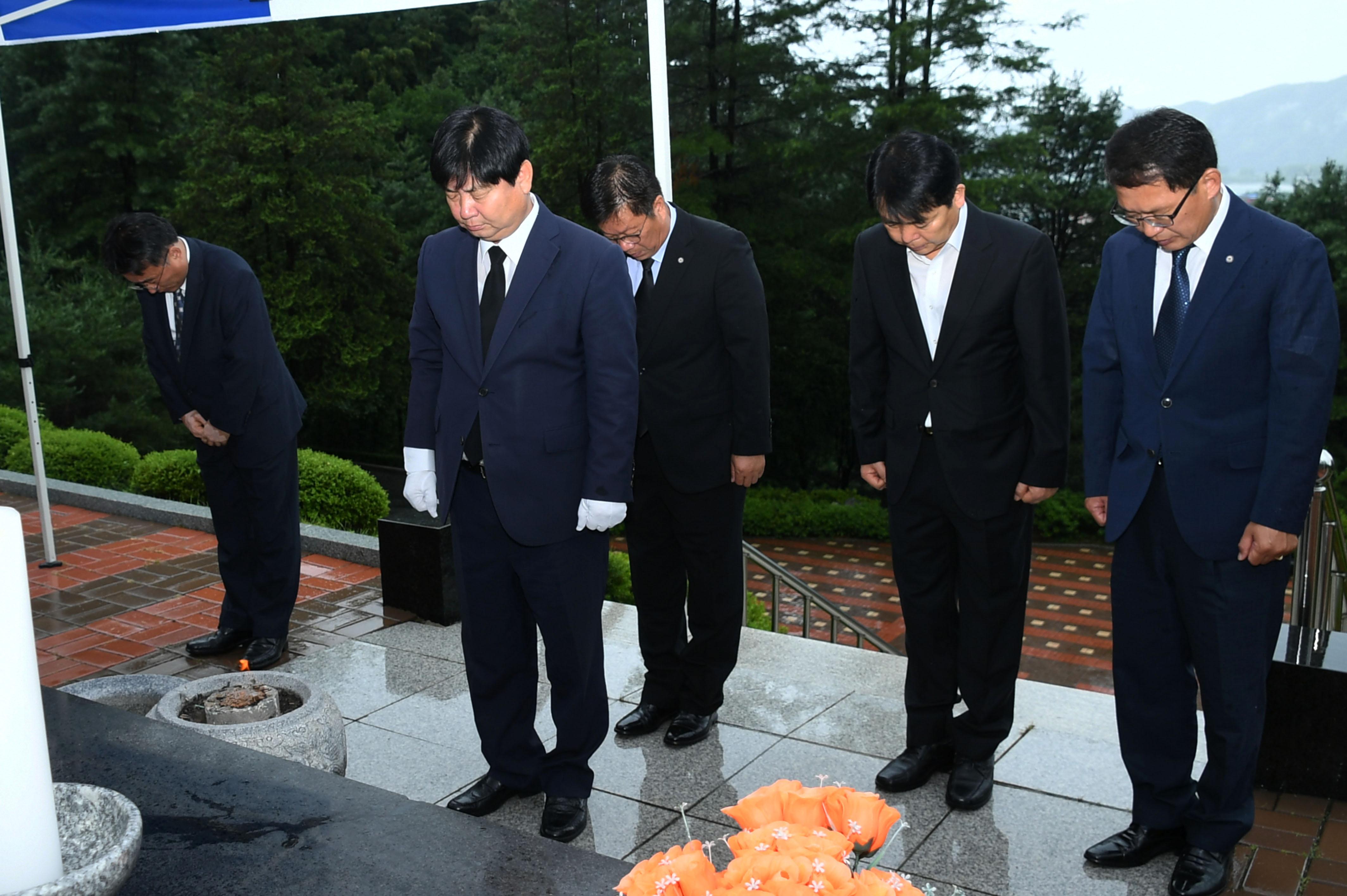 민선7기 최문순 화천군수 충열탑 참배 및 분향 의 사진