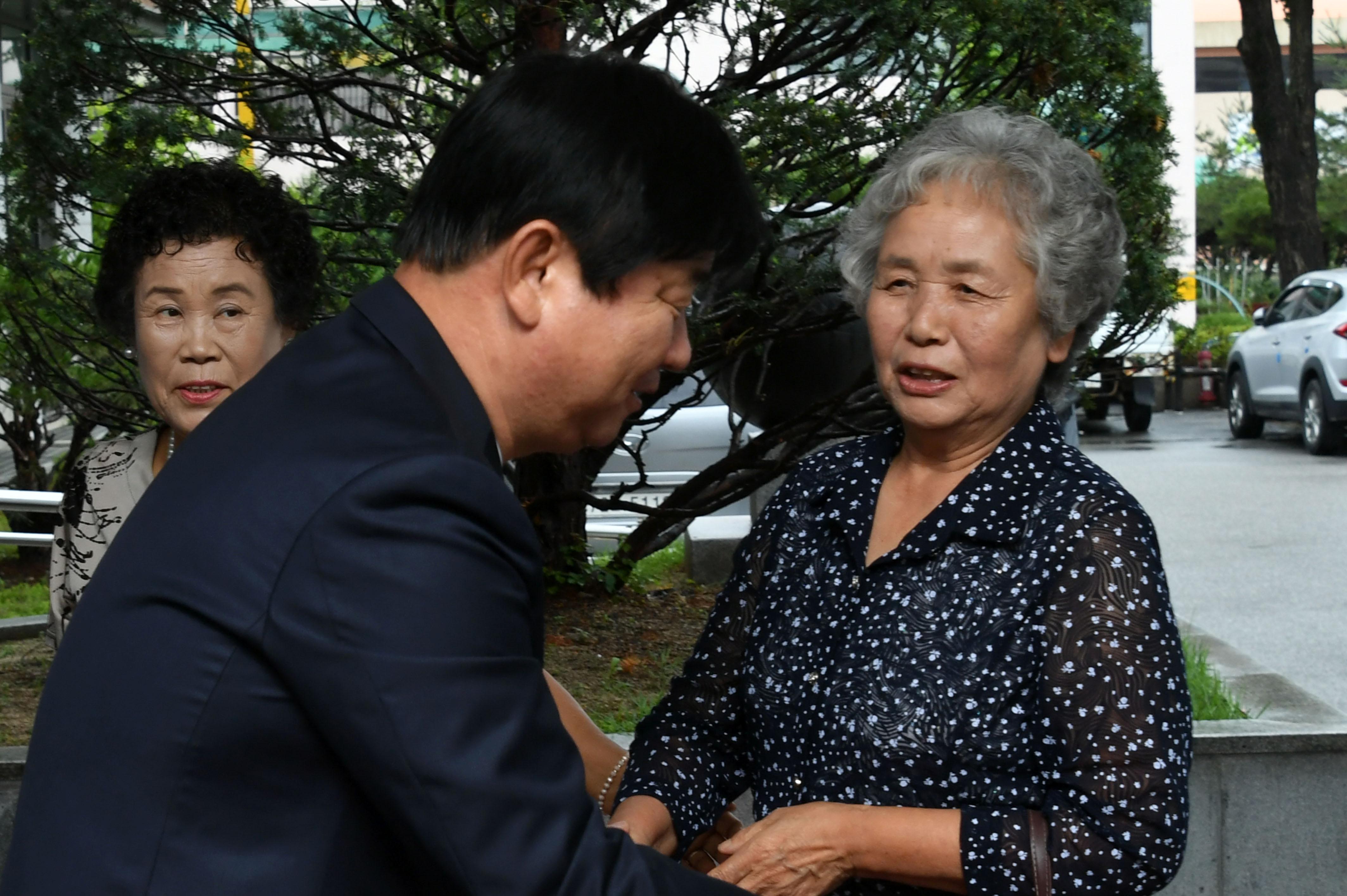 2018 최문순 화천군수 취임식 내빈 영접 의 사진