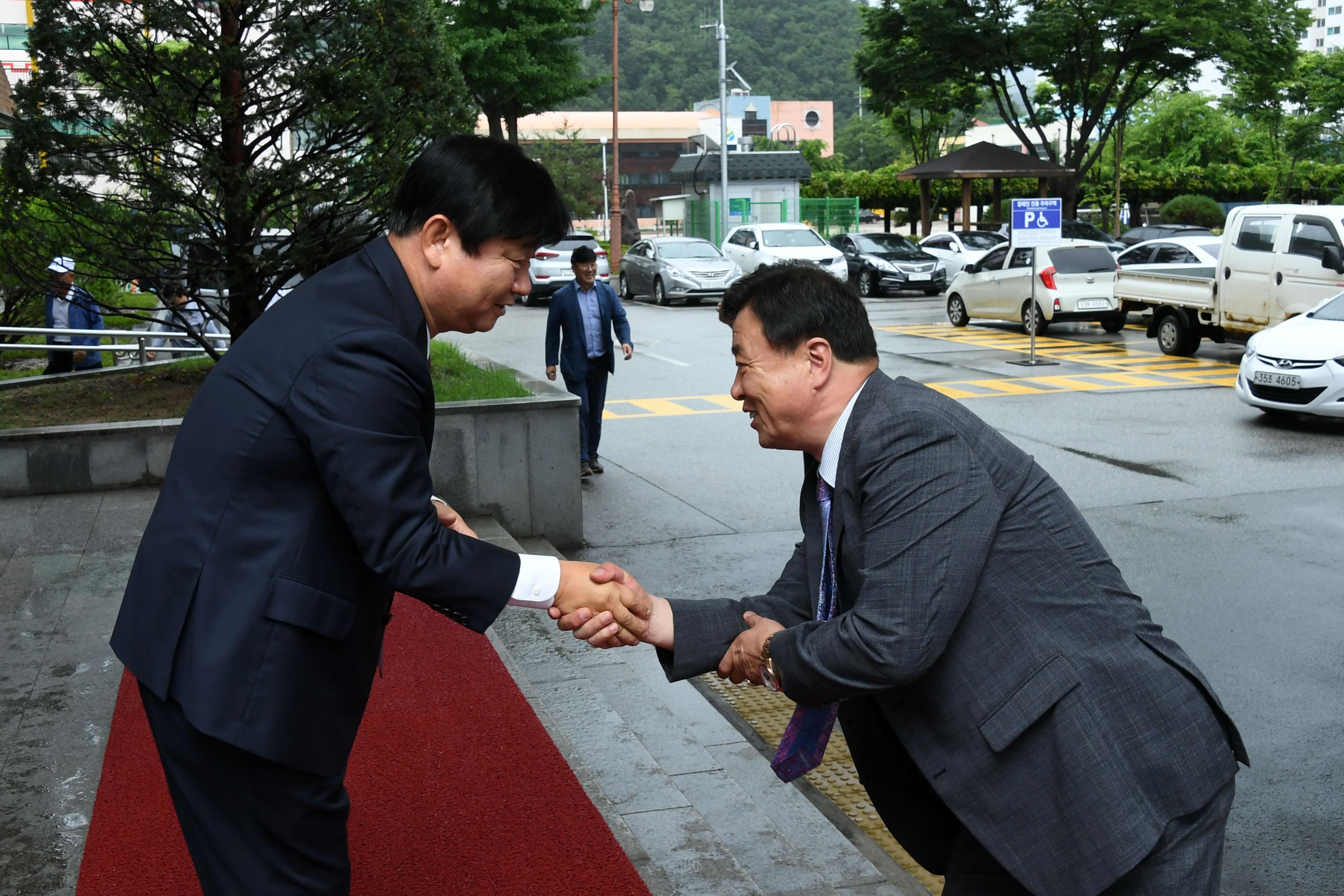 2018 최문순 화천군수 취임식 내빈 영접 의 사진