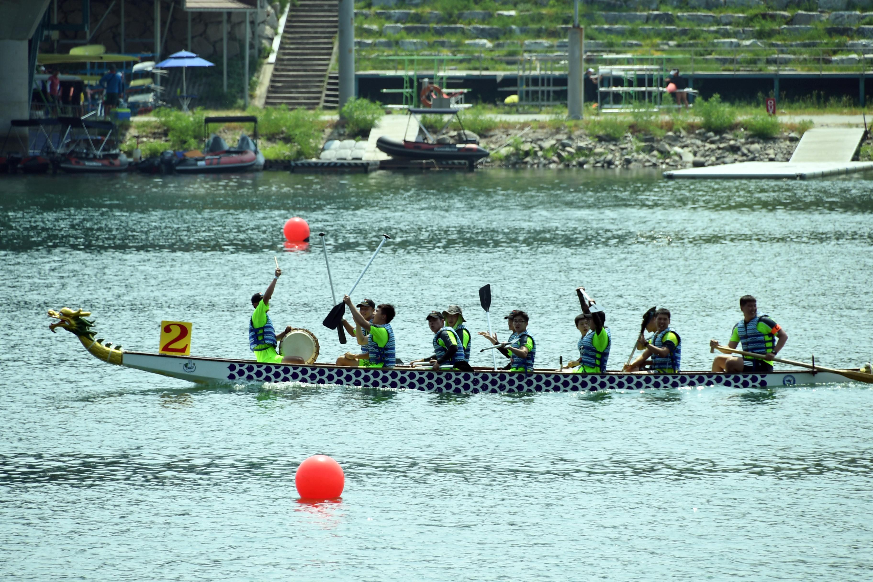 2018 화천쪽배축제 육군 제15보병사단 산천호 경주대회 의 사진