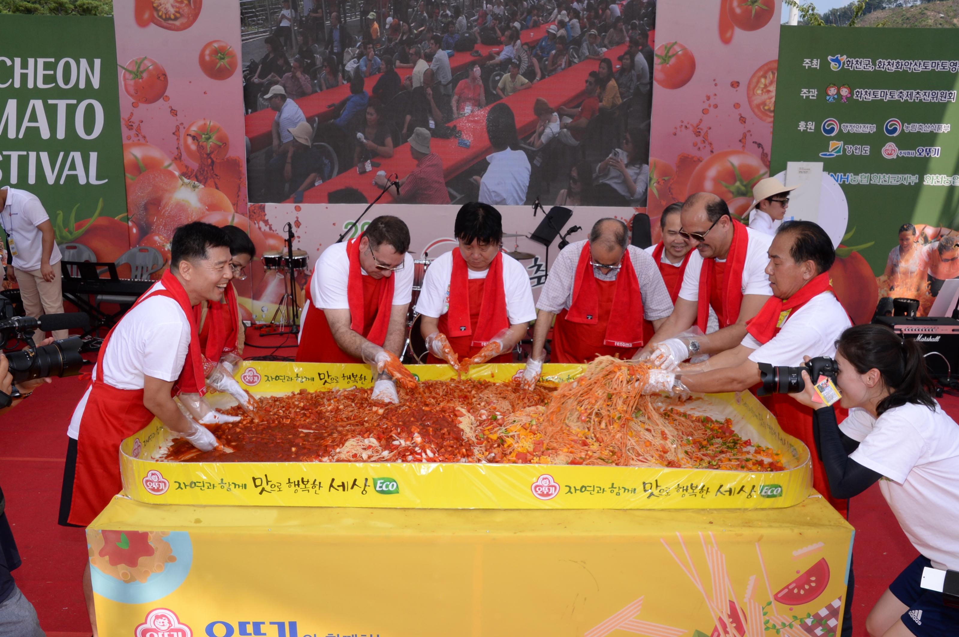 2018 화천토마토축제 주한대사 초청 천인의 식탁 의 사진