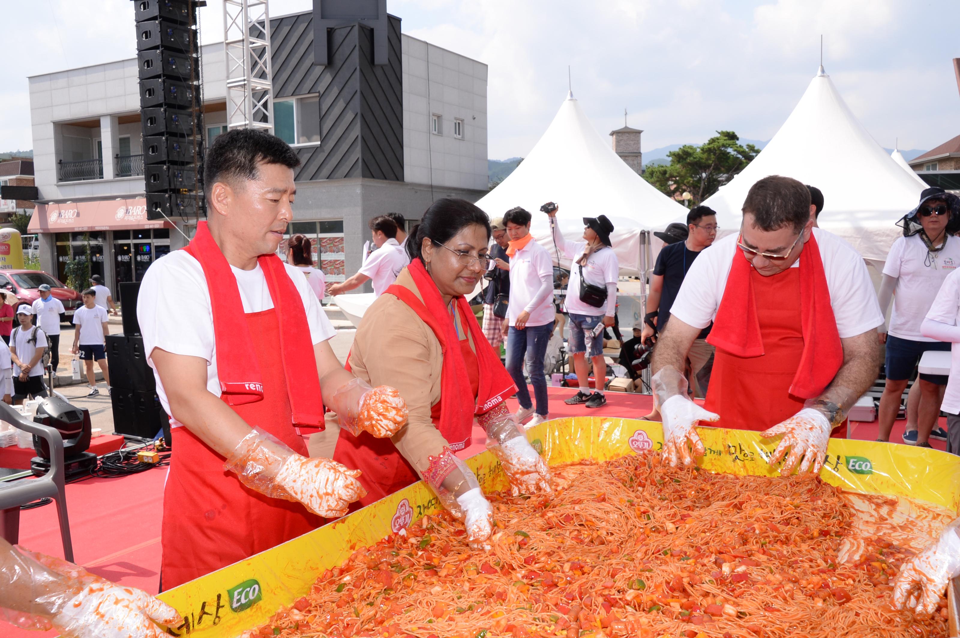 2018 화천토마토축제 주한대사 초청 천인의 식탁 의 사진