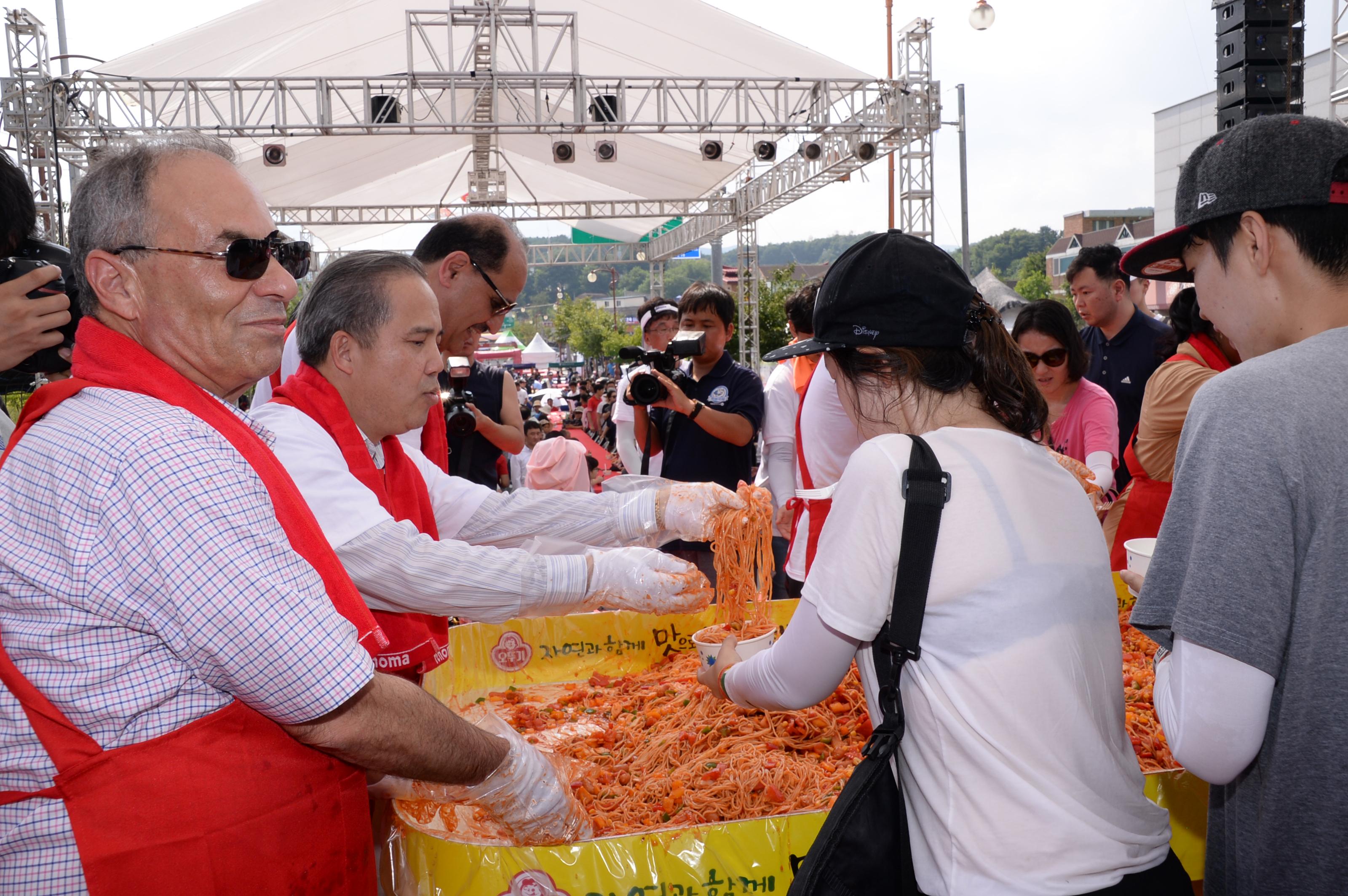 2018 화천토마토축제 주한대사 초청 천인의 식탁 의 사진