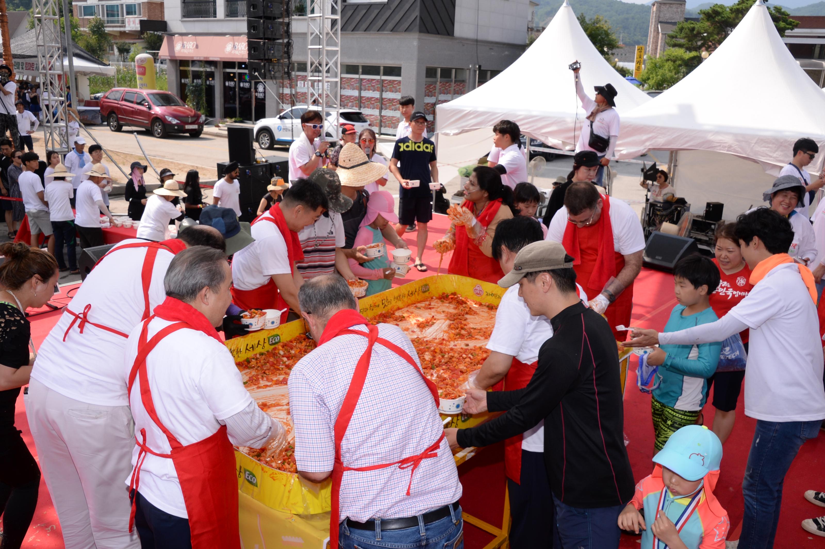 2018 화천토마토축제 주한대사 초청 천인의 식탁 의 사진