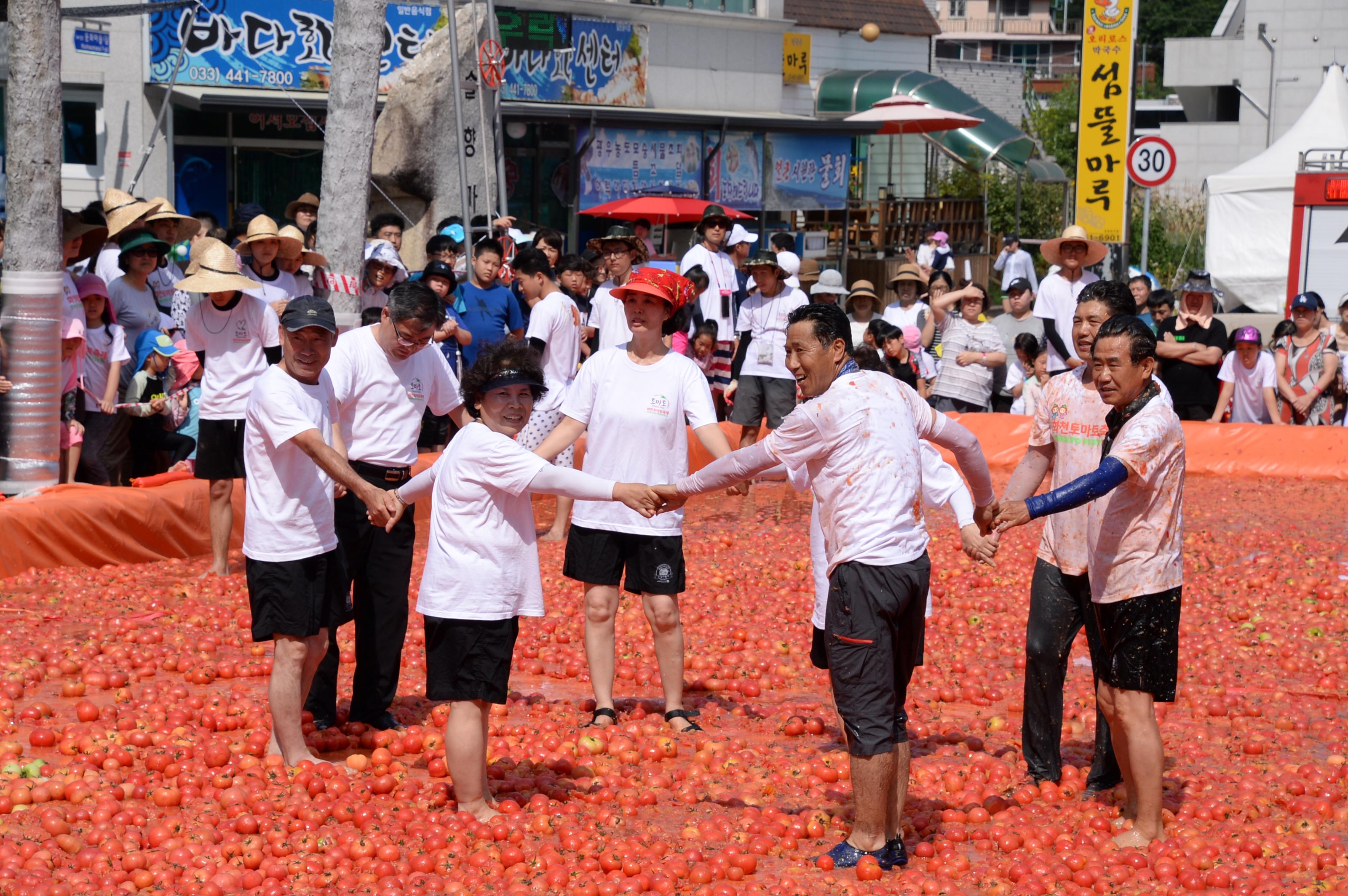 2018 화천토마토축제 황금반지를 찾아라 의 사진