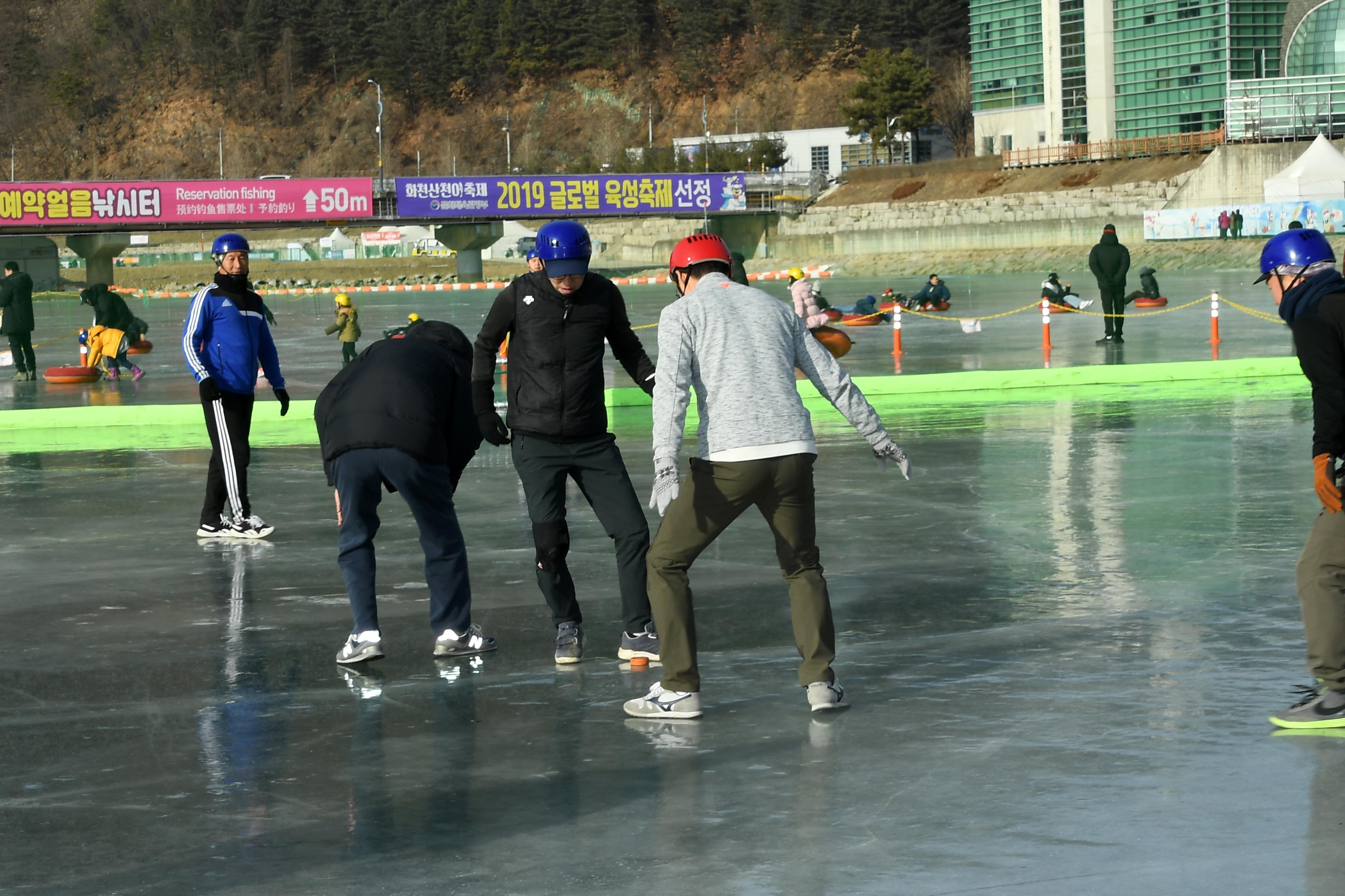 2019 화천산천어축제 얼음축구장 전경 의 사진