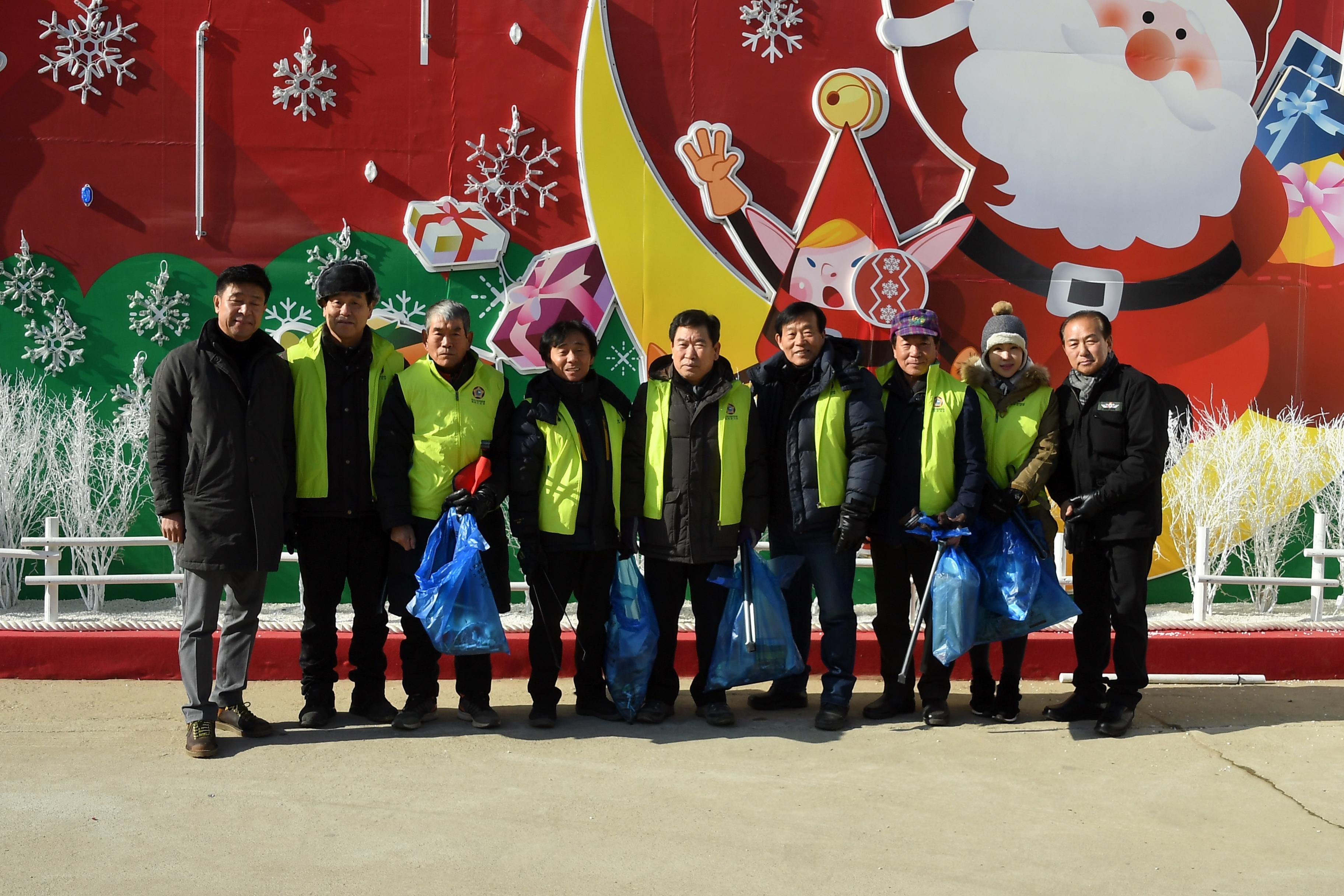 2019 화천산천어축제장 기관사회단체장 환경정화 의 사진