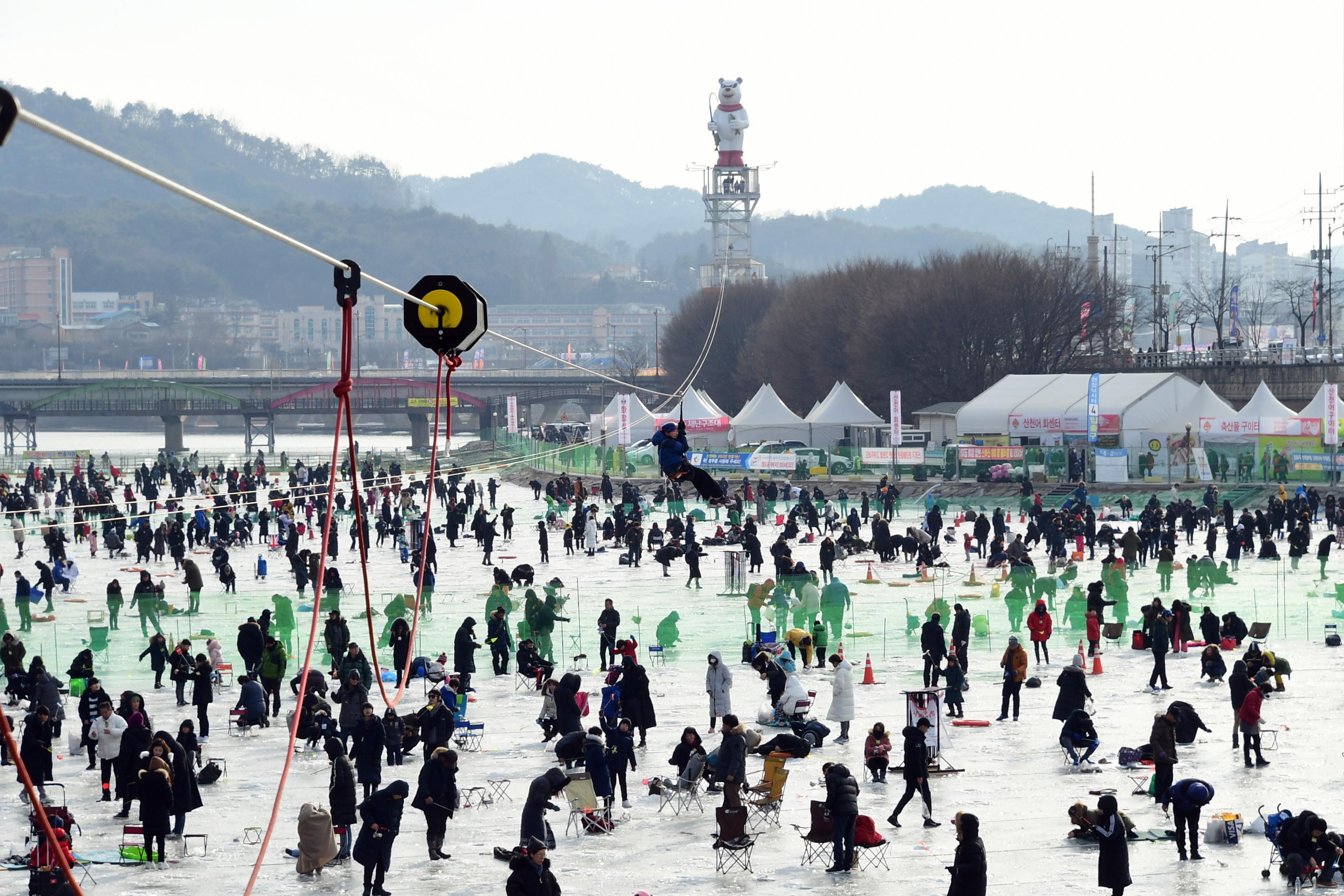 2019 화천산천어축제장 하늘가르기 전경 의 사진