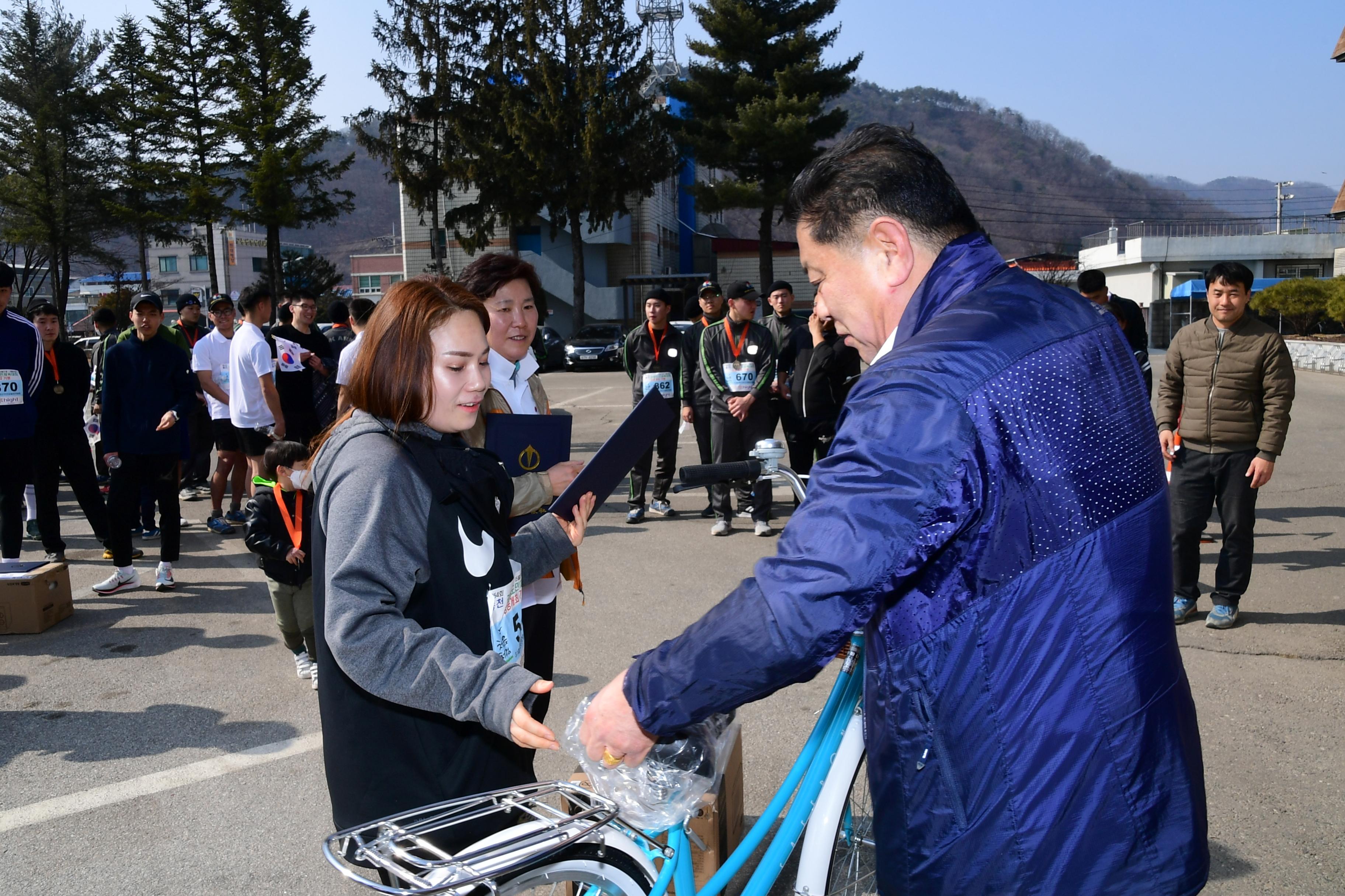 2019 100주년 3.1절 기념 화천군민 건강달리기 대회 의 사진