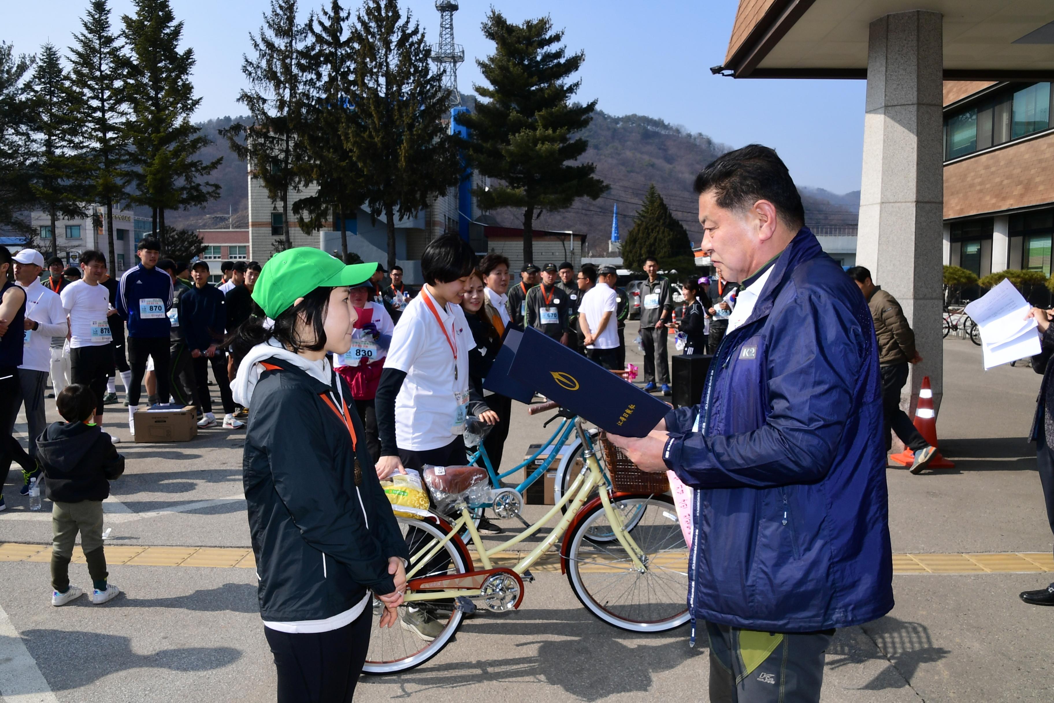 2019 100주년 3.1절 기념 화천군민 건강달리기 대회 의 사진