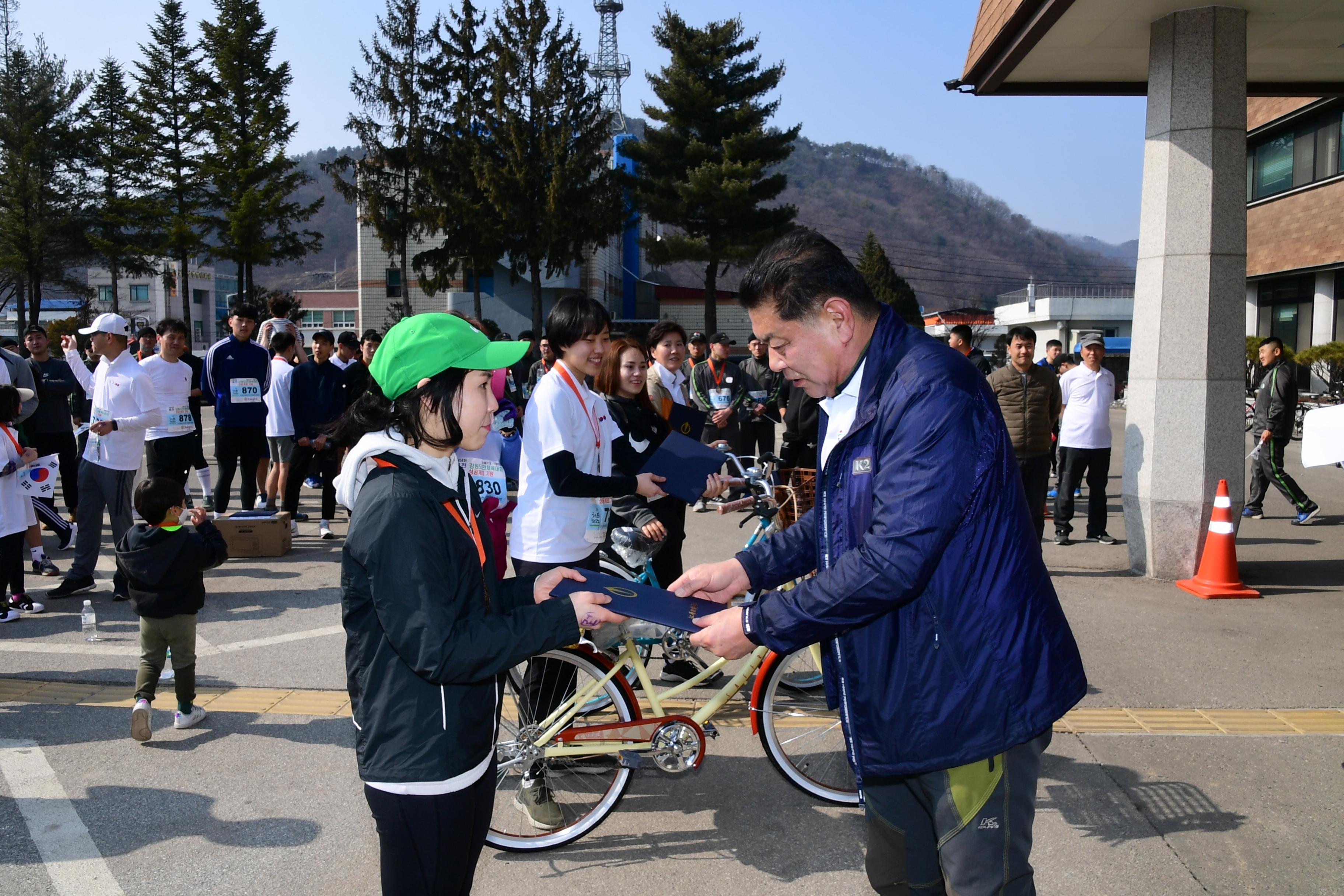 2019 100주년 3.1절 기념 화천군민 건강달리기 대회 의 사진