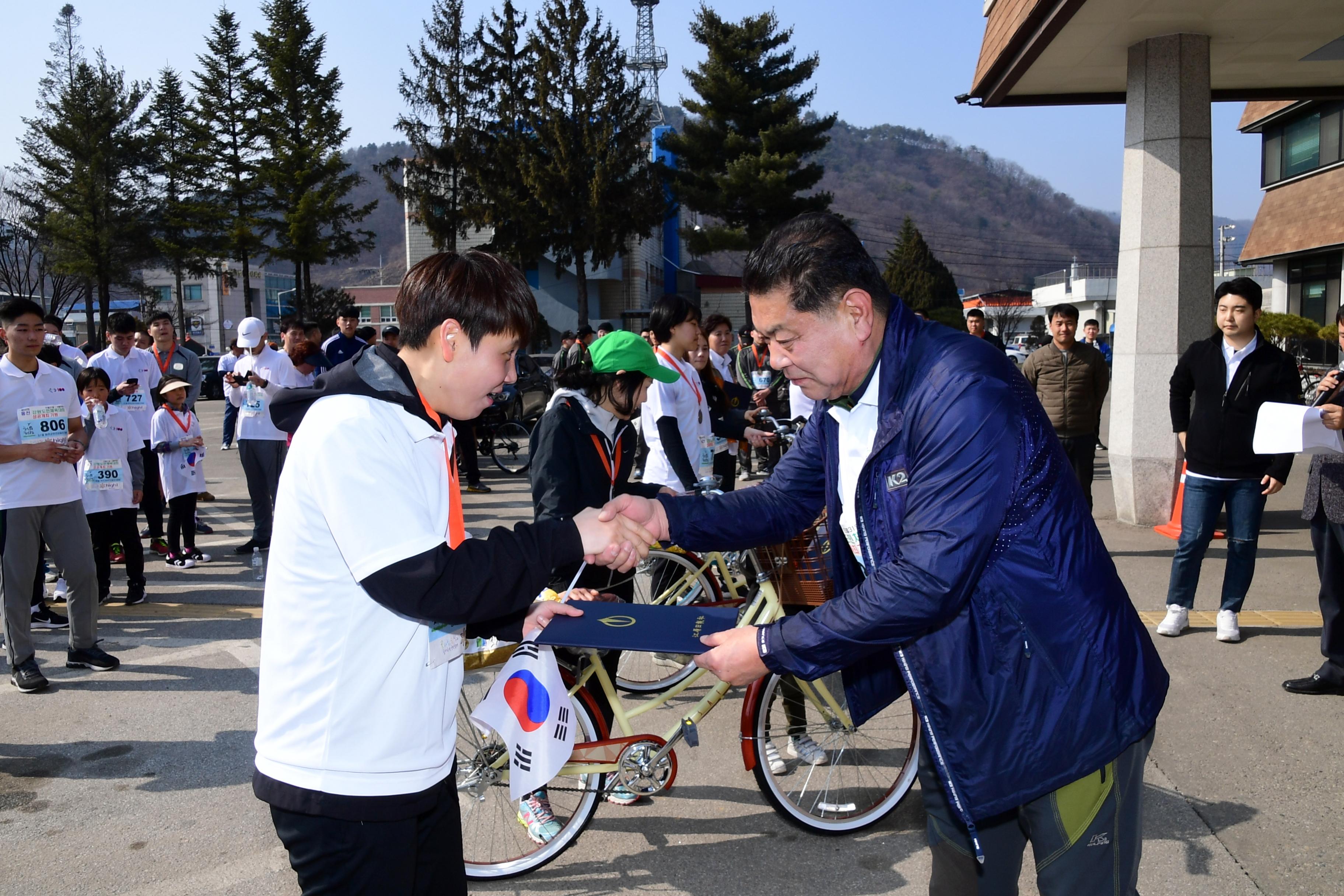 2019 100주년 3.1절 기념 화천군민 건강달리기 대회 의 사진