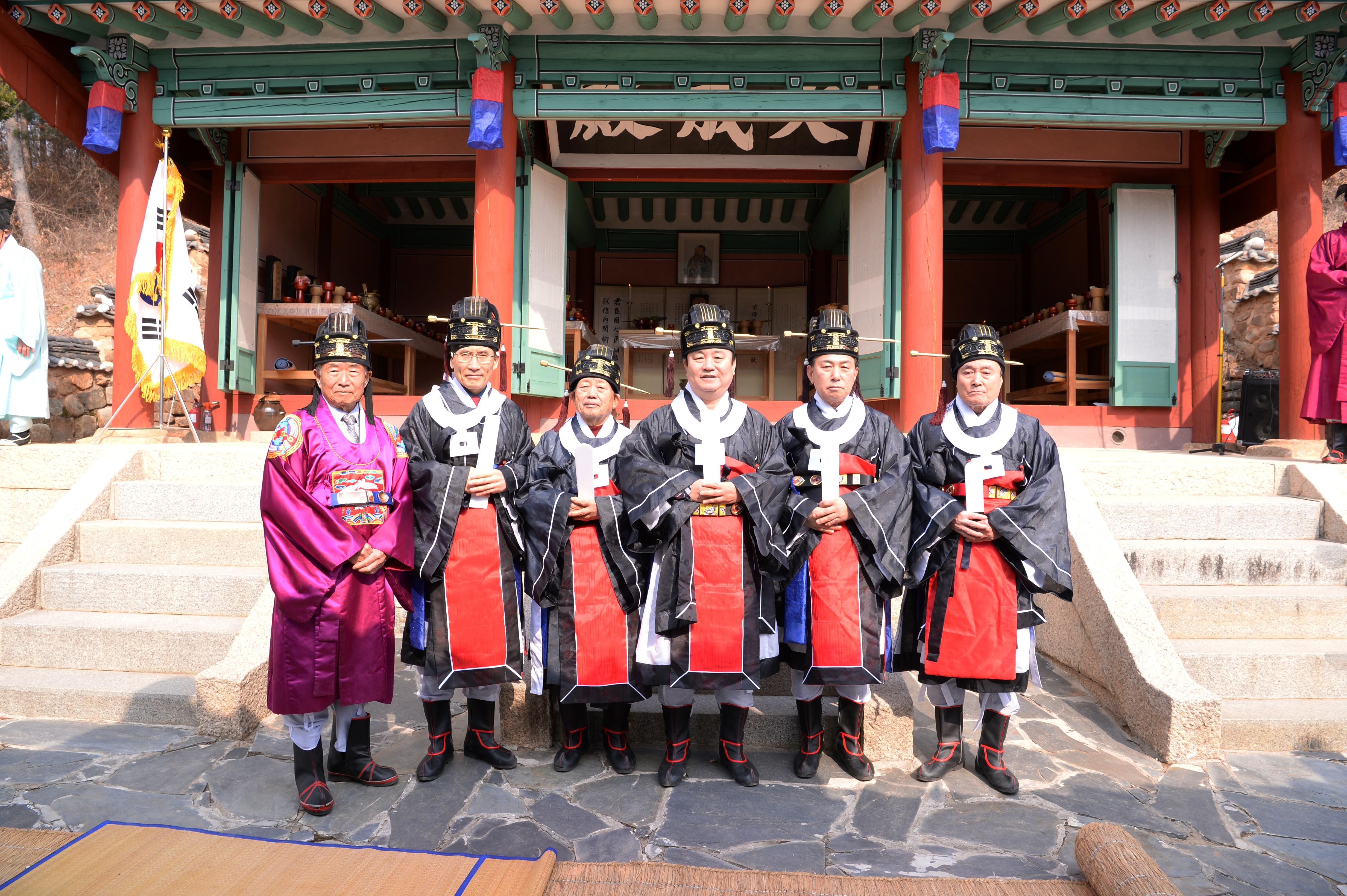 2019 화천향교 춘기 석전제 봉행 의 사진