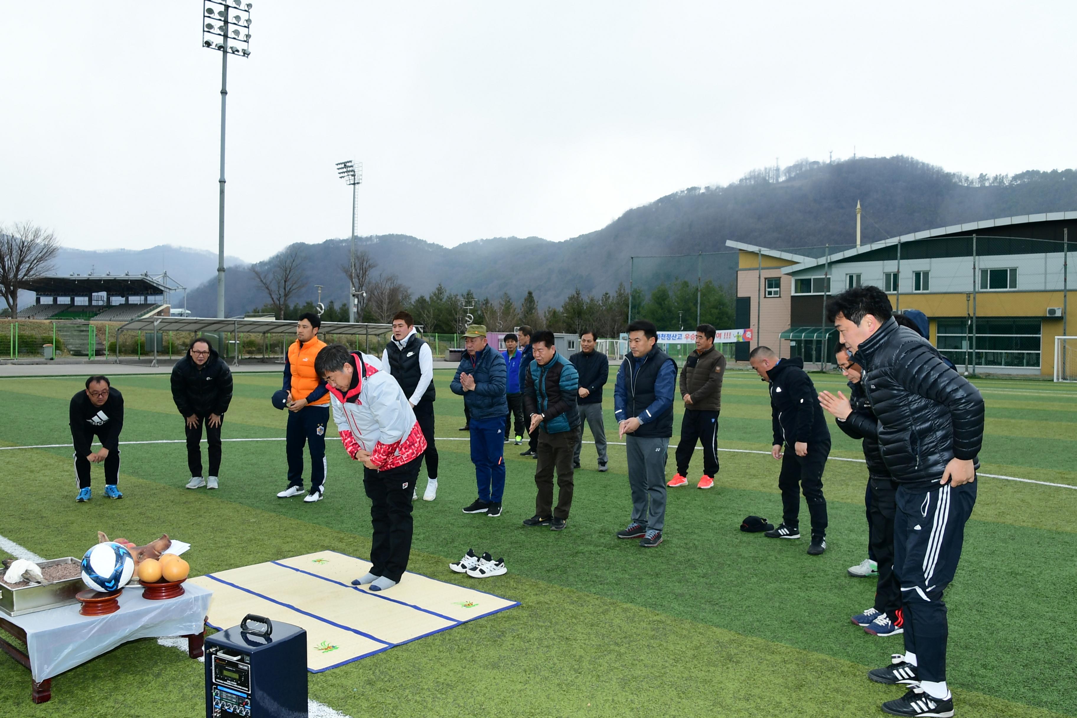 2019 화천군청 축구 동우회 시축식 의 사진
