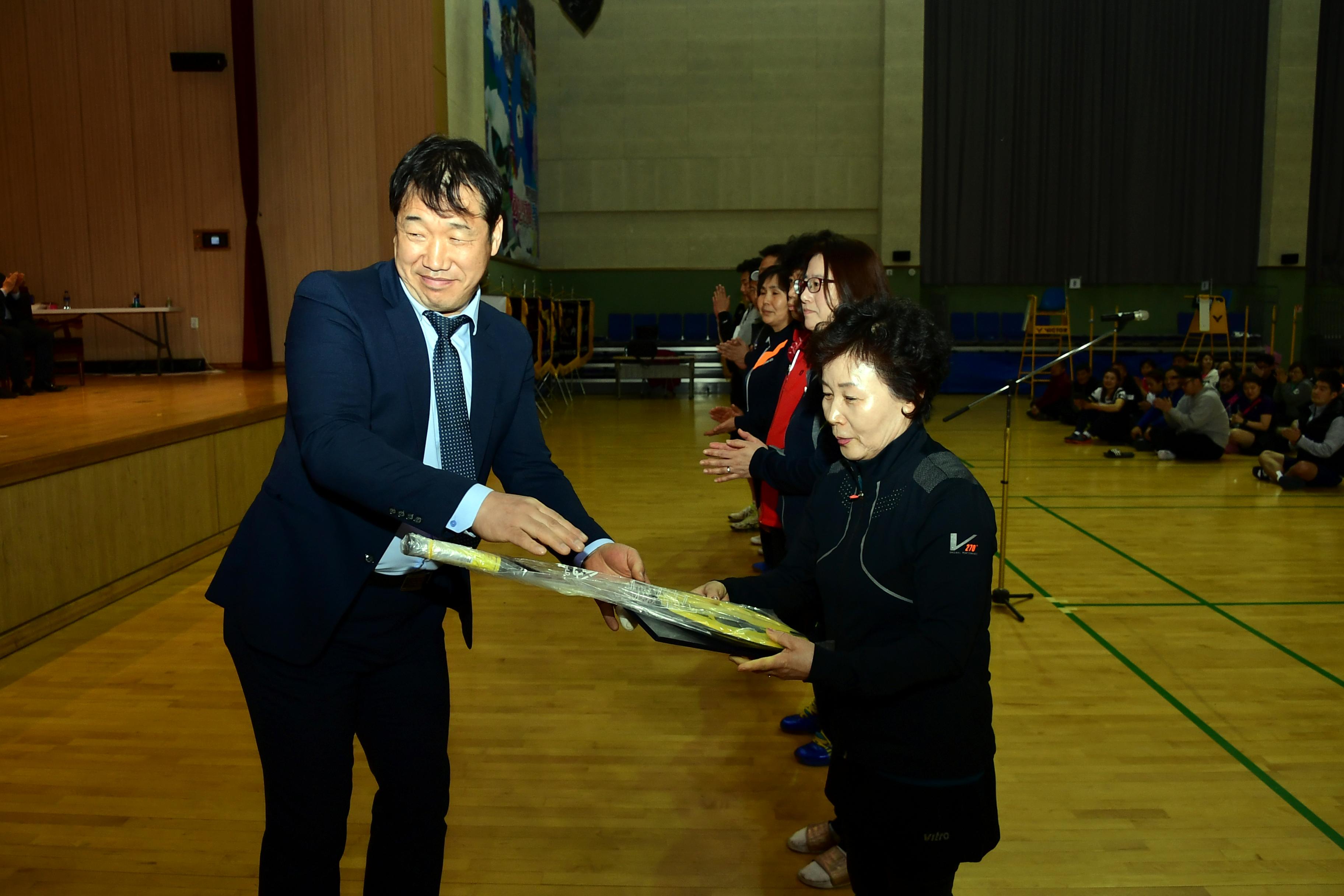 2019 제3회 화천군협회장기 배드민턴대회 의 사진