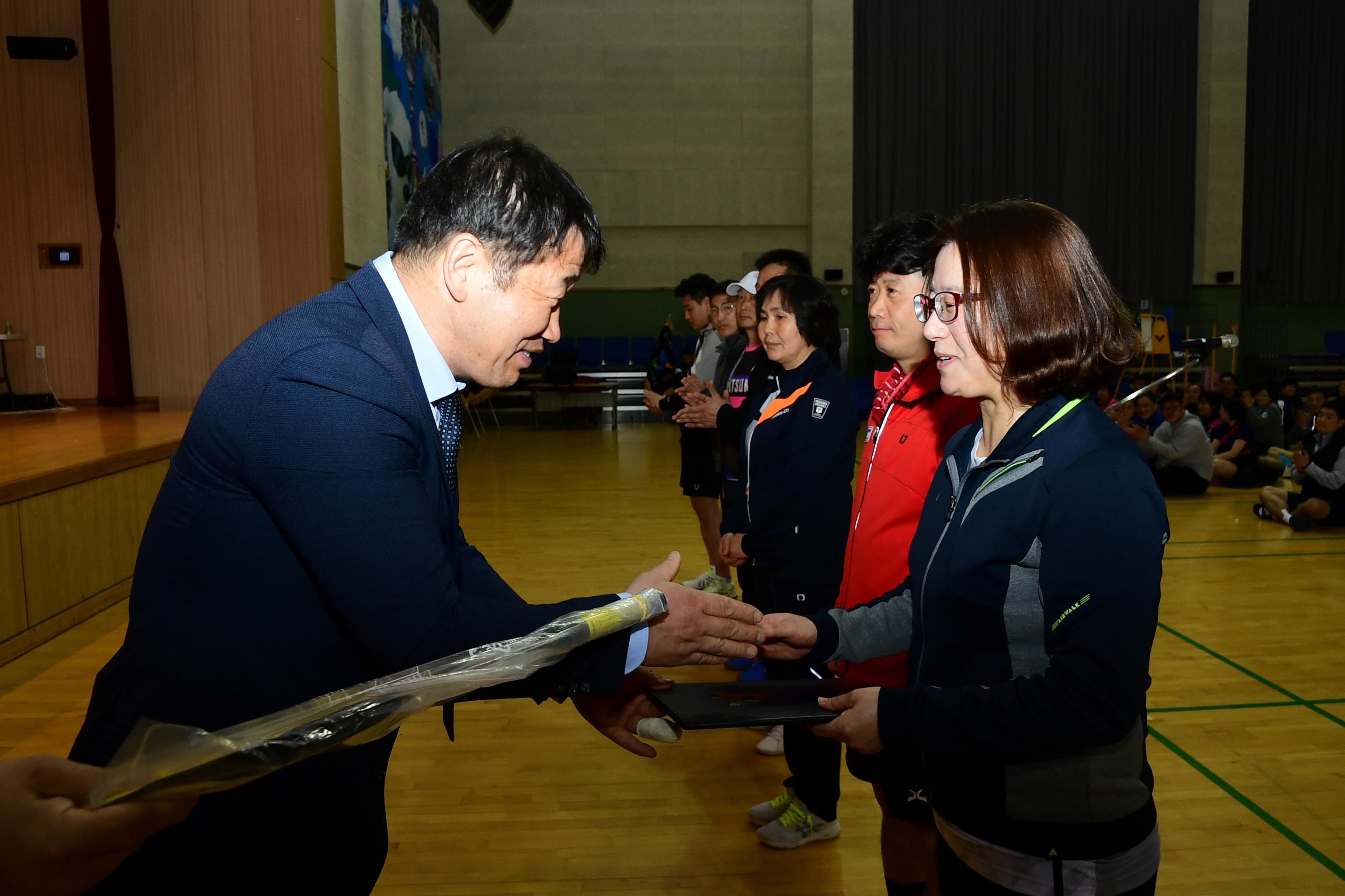 2019 제3회 화천군협회장기 배드민턴대회 의 사진