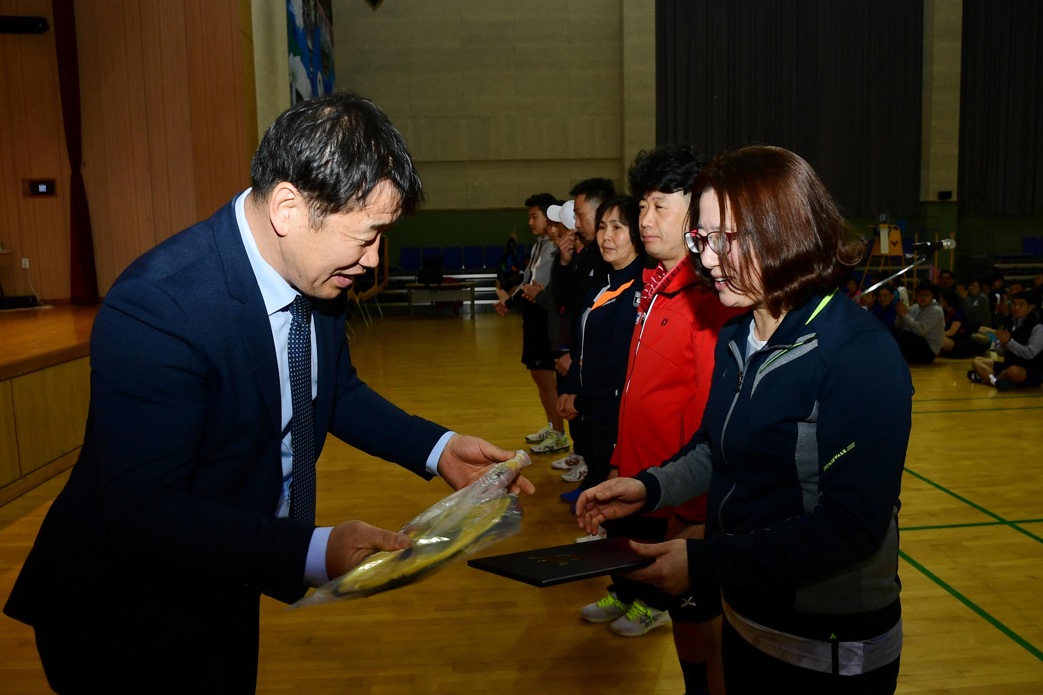 2019 제3회 화천군협회장기 배드민턴대회 의 사진