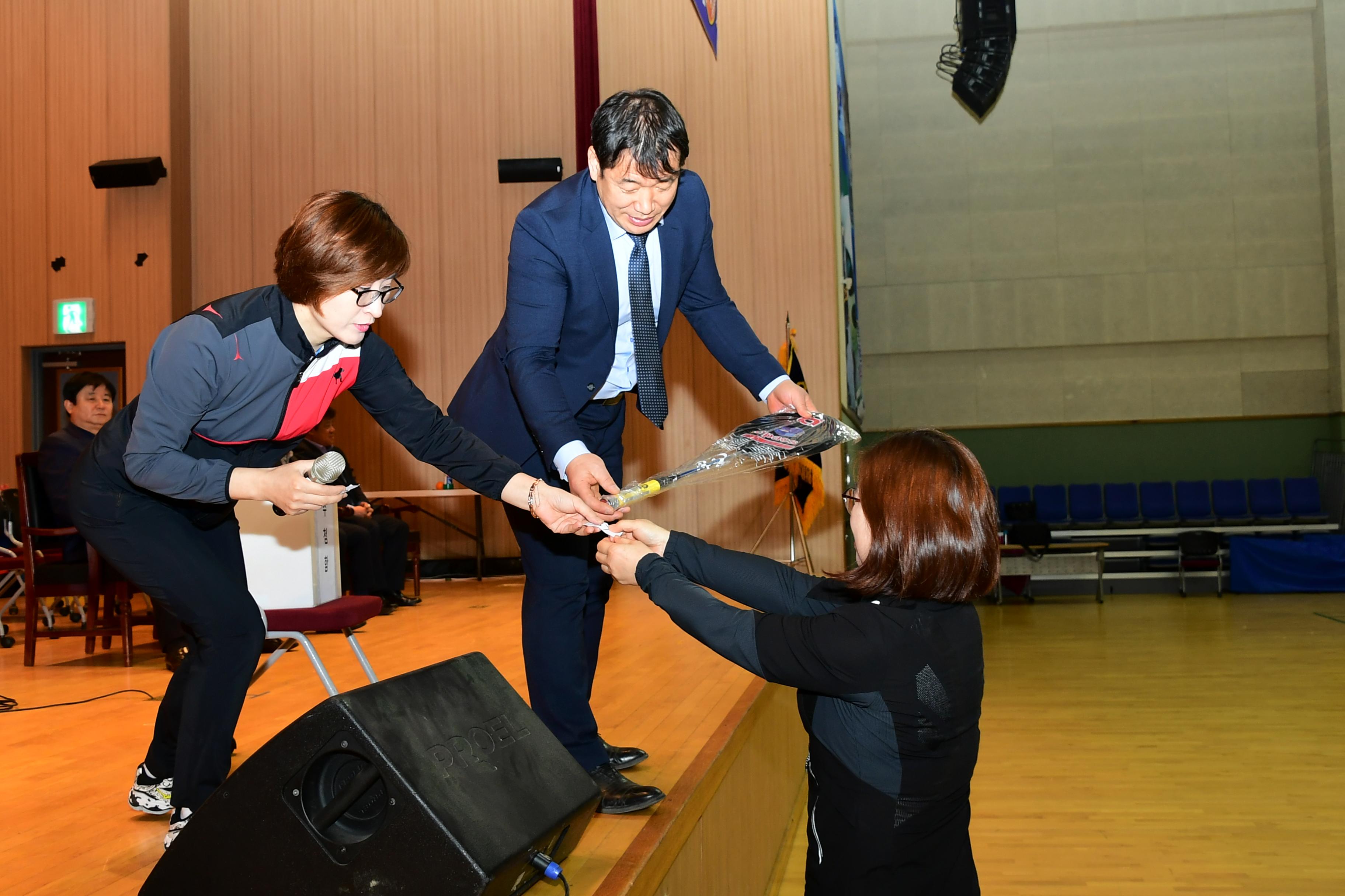 2019 제3회 화천군협회장기 배드민턴대회 의 사진