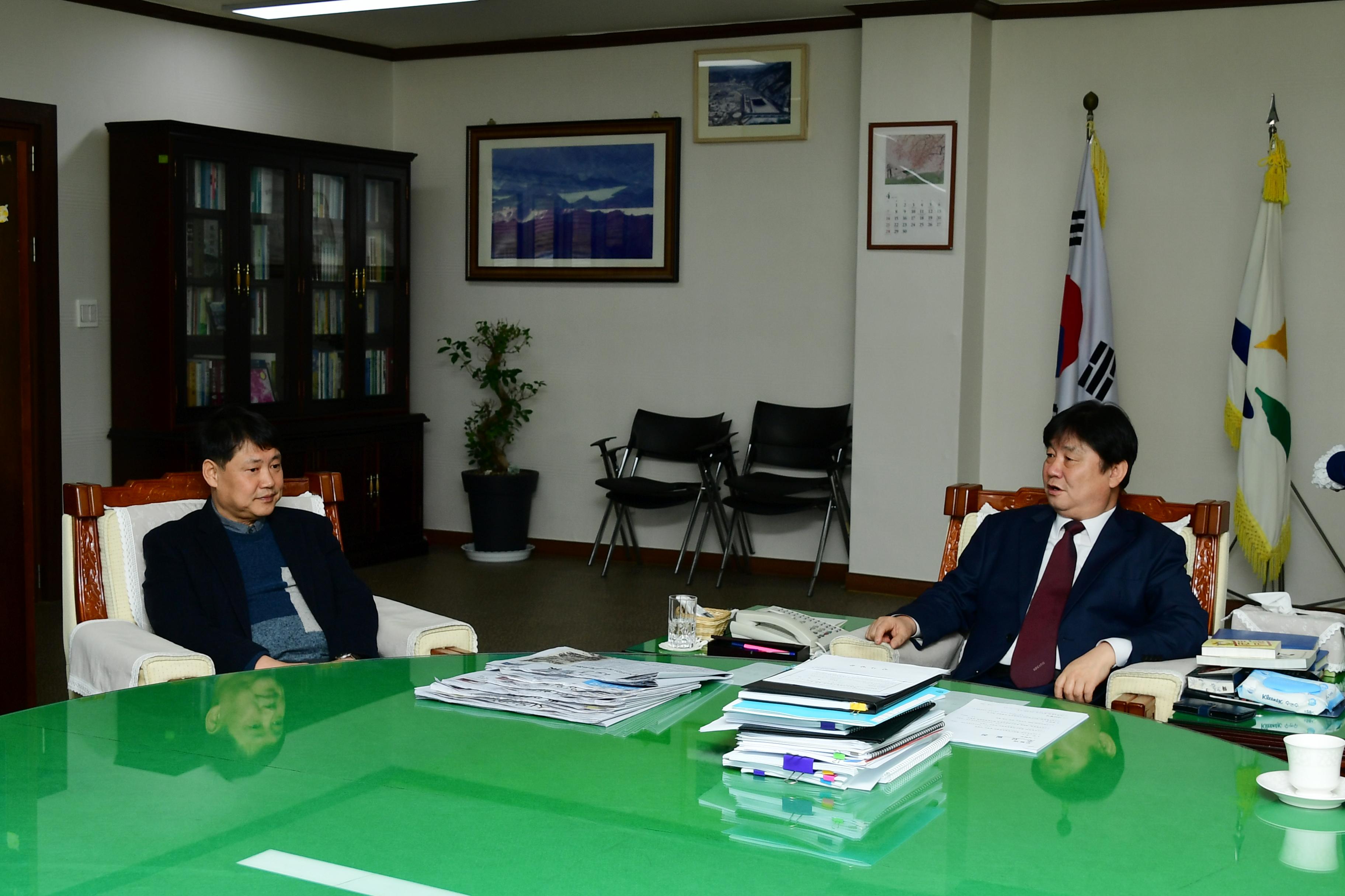 2019 화천군인재육성재단 장학금 기탁식 의 사진