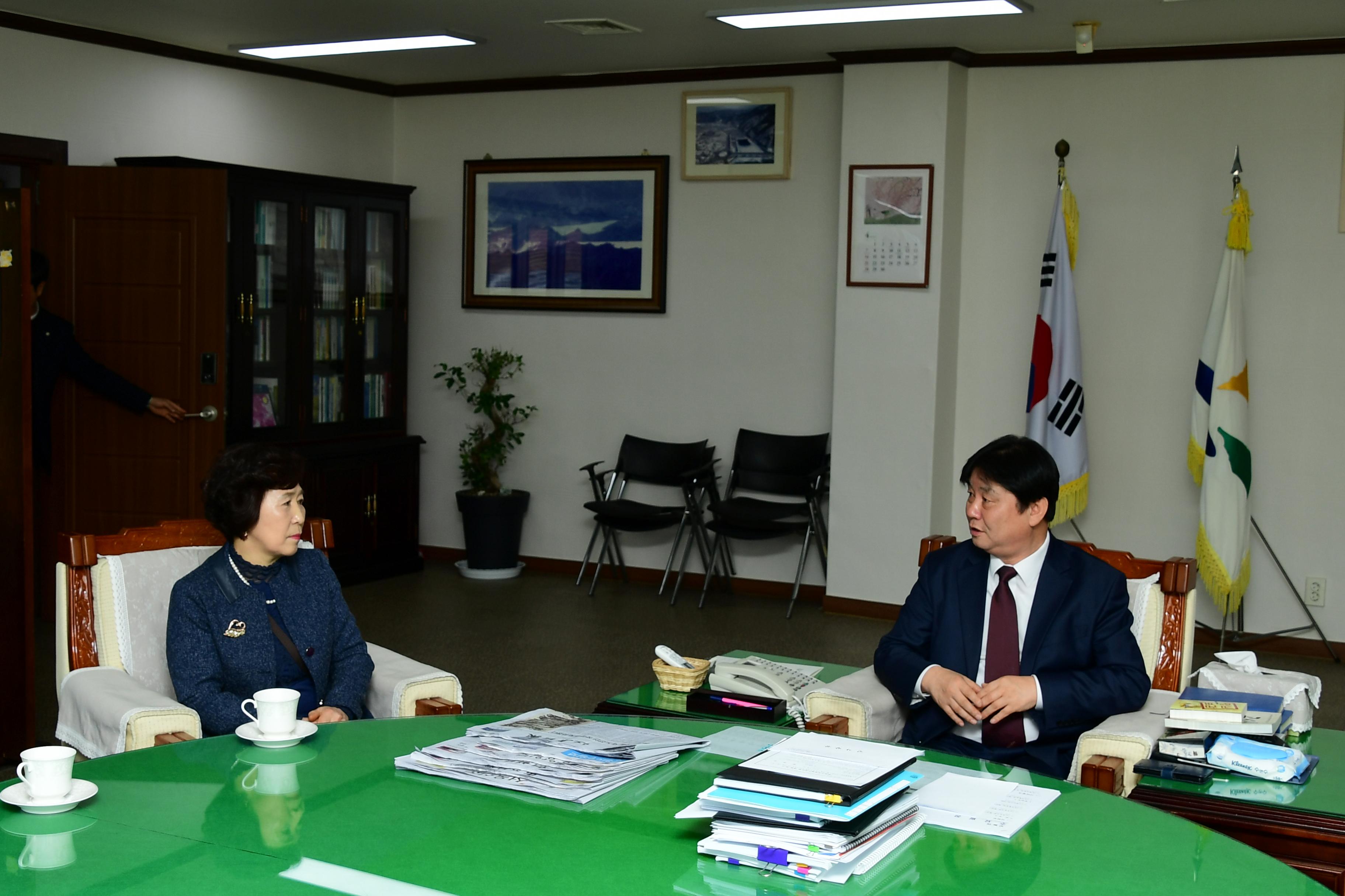 2019 화천군인재육성재단 장학금 기탁식 의 사진