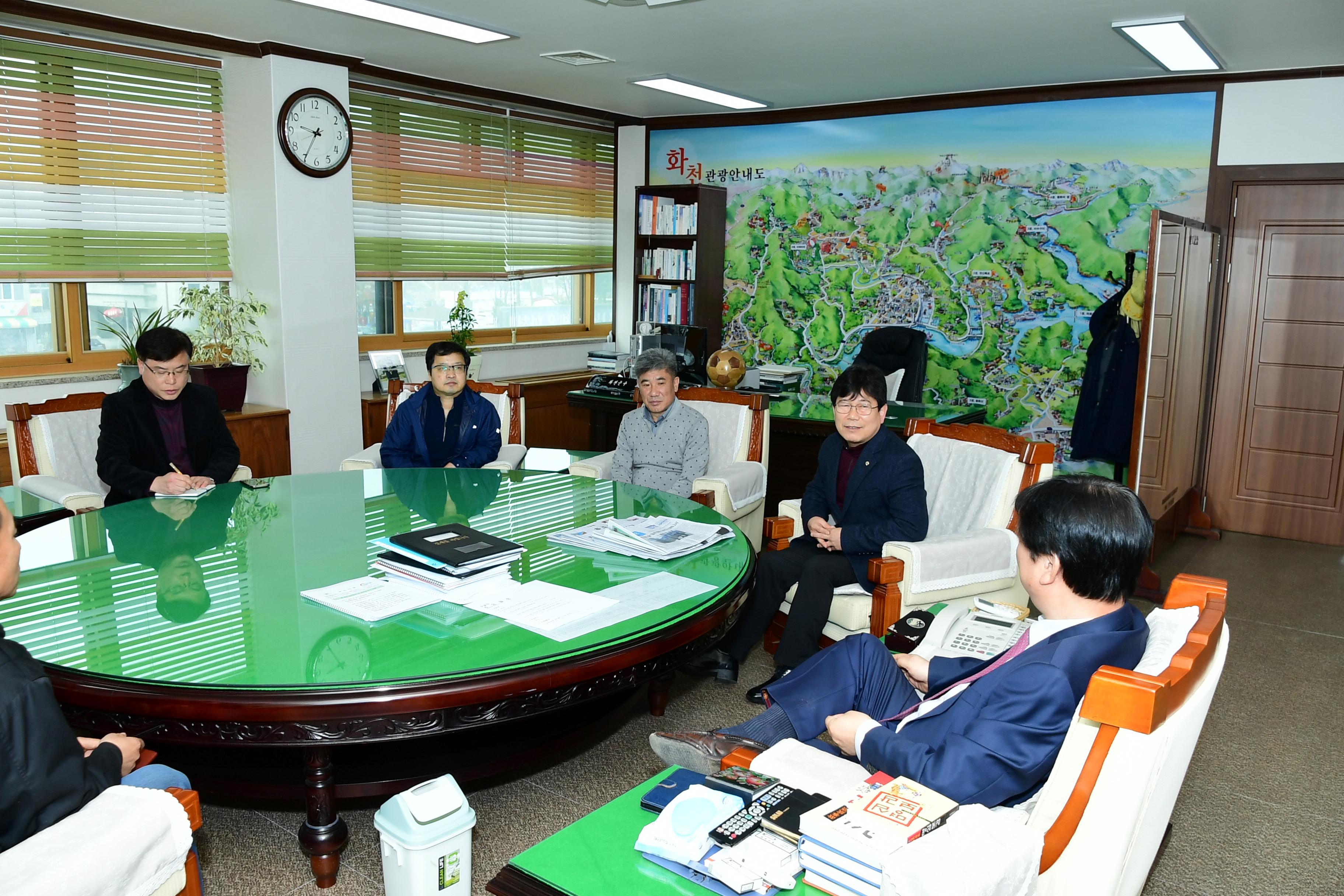 2019 화천군인재육성재단 장학금 기탁식 의 사진