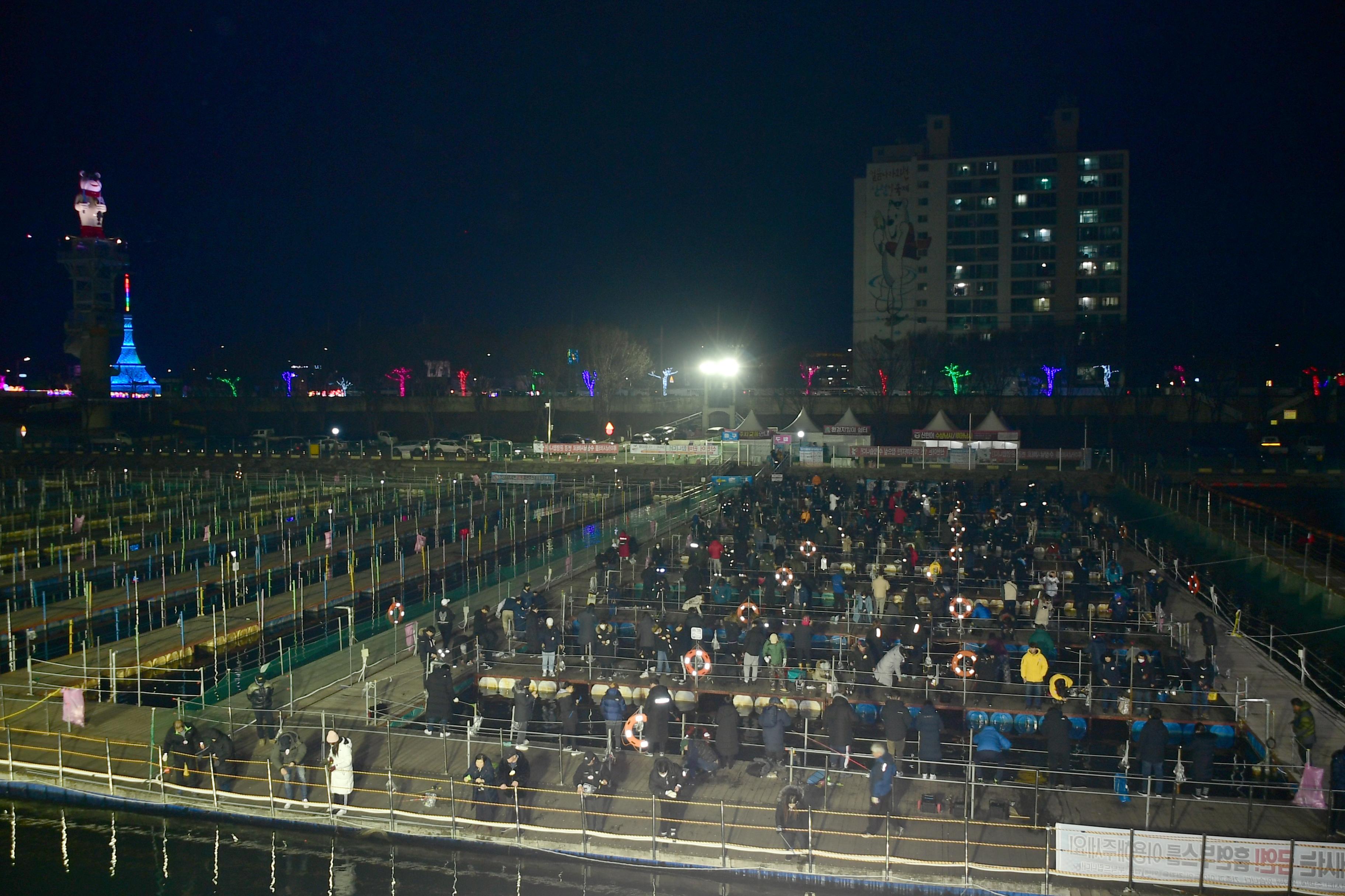 2020 화천산천어축제 산천어 수상낚시터 전경 의 사진