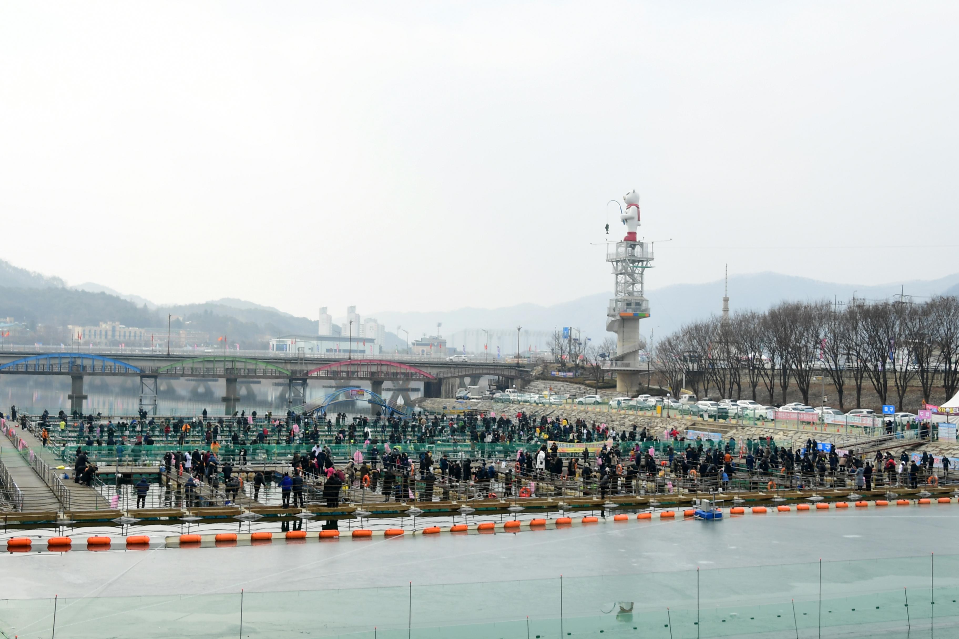 2020 화천산천어축제 산천어 수상낚시터 전경 의 사진