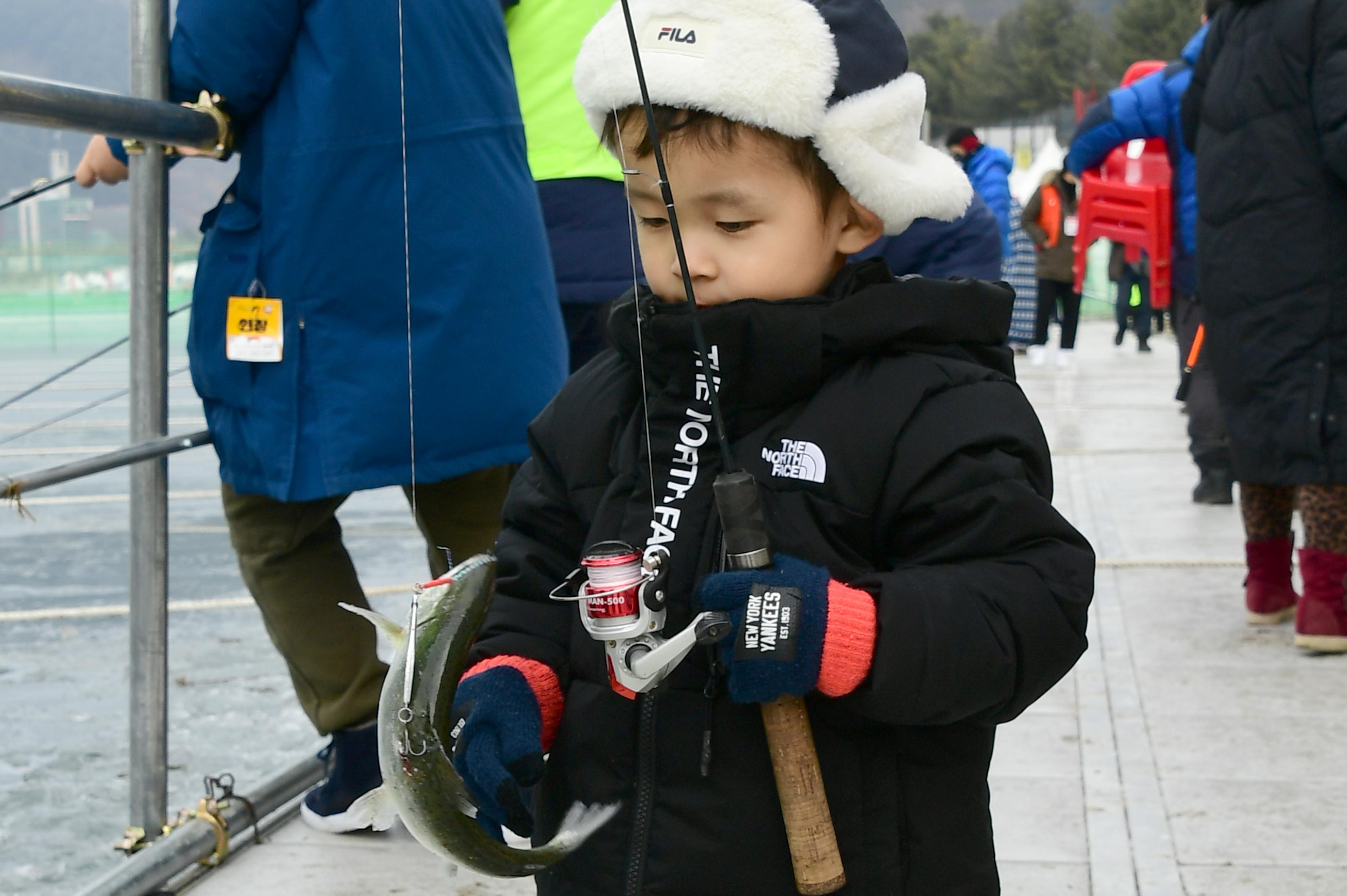 2020 화천산천어축제 산천어 얼음수상낚시터 전경 사진